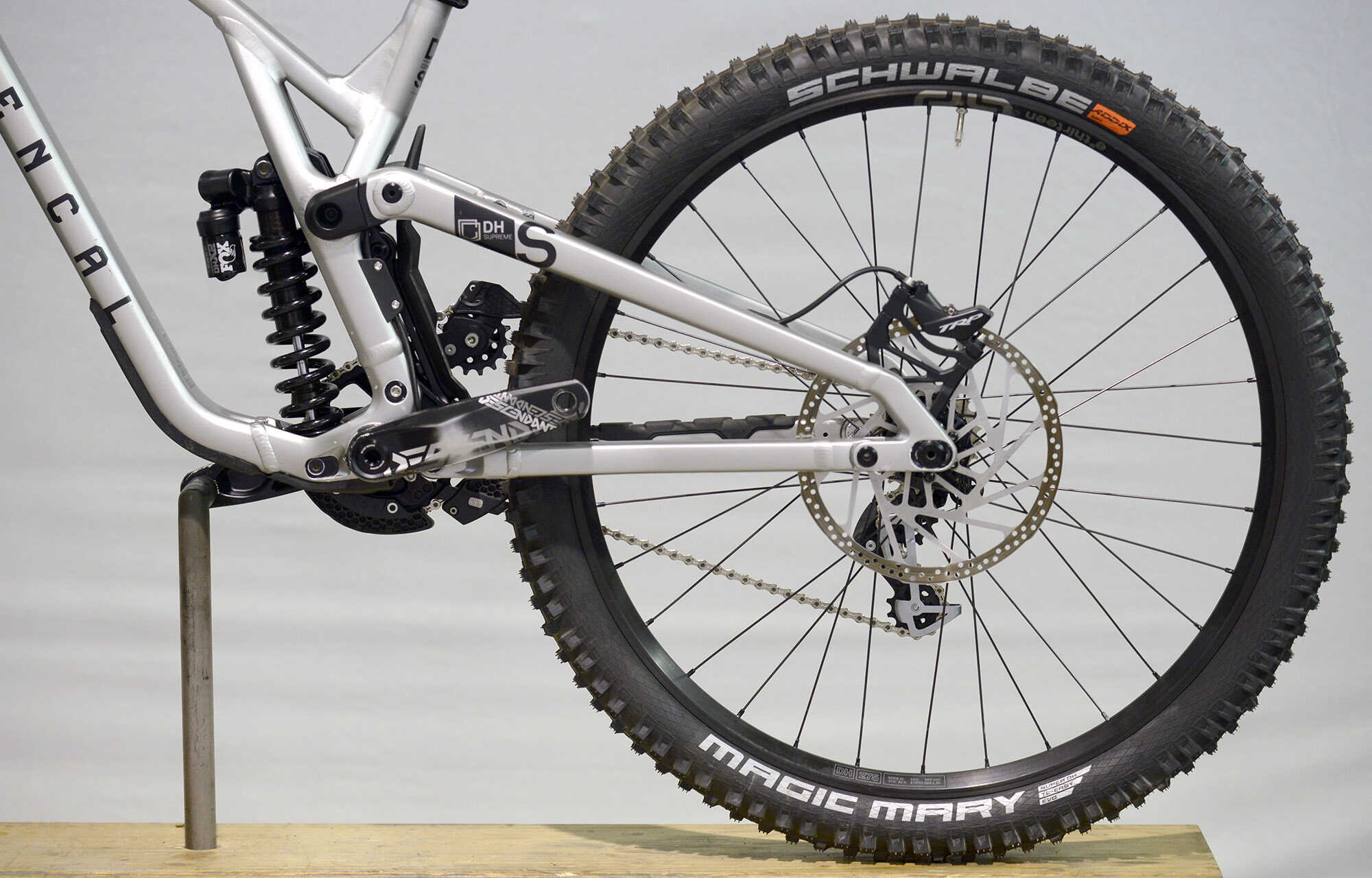 COMMENCAL SUPREME DH V5 ESSENTIAL SILVER - M (23150902) image large number 3
