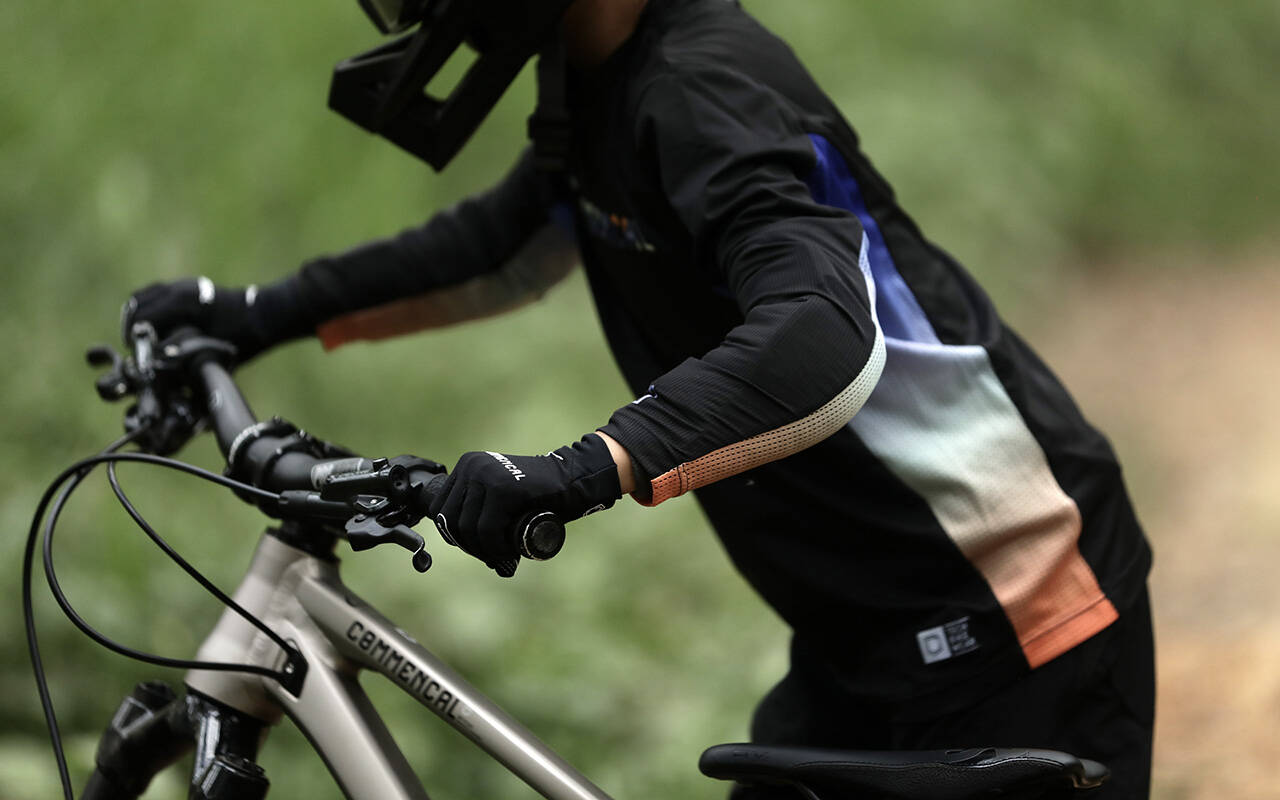 COMMENCAL KIDS LIGHTECH CORPORATE LONG SLEEVE JERSEY SUNSET image large number 5