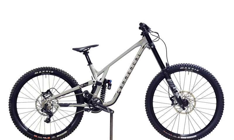 COMMENCAL SUPREME DH V5 ESSENTIAL SILVER - M (23150902)