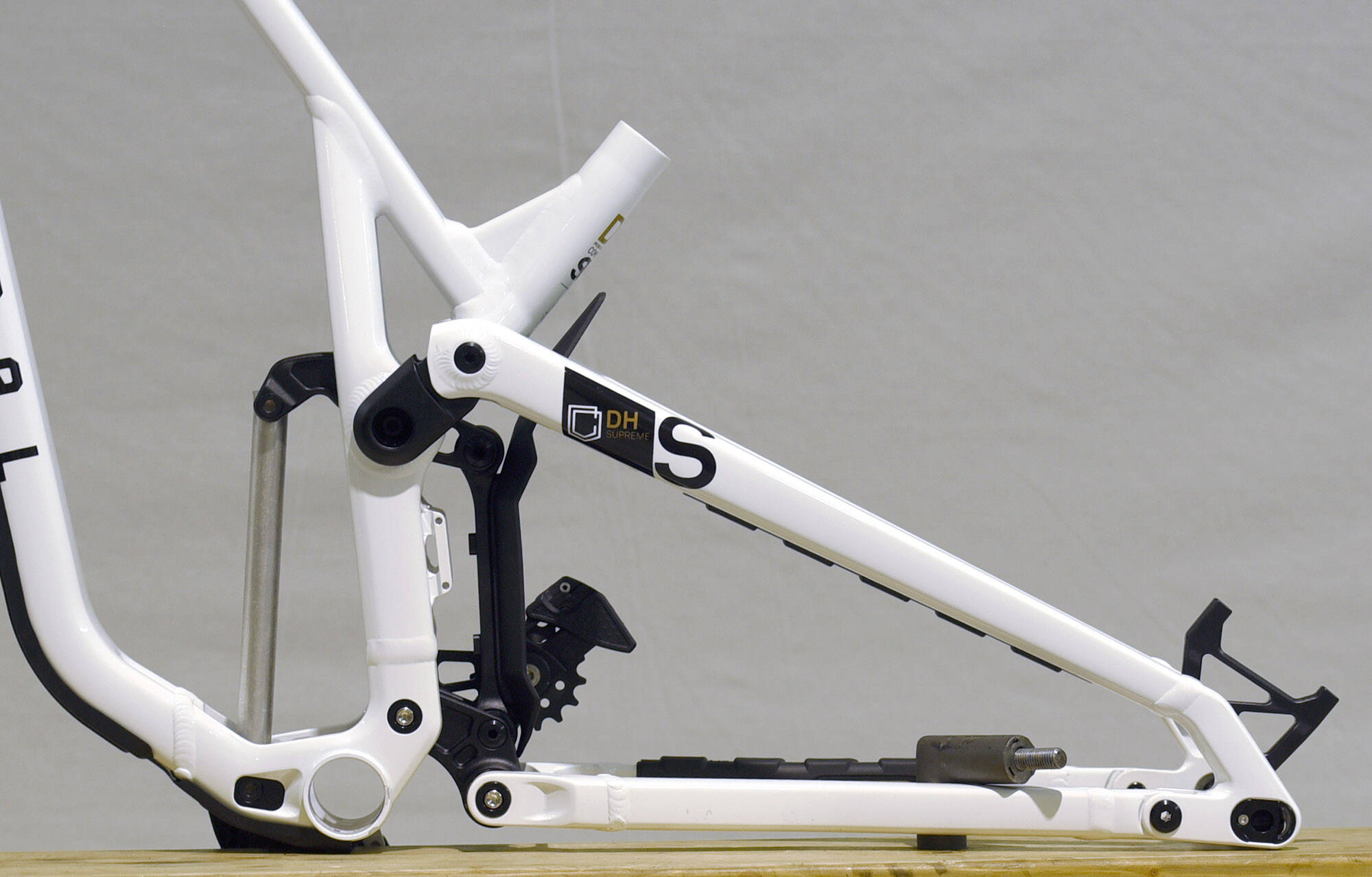 FRAME COMMENCAL SUPREME DH V5 PURE WHITE - L (22250703) image large number 5