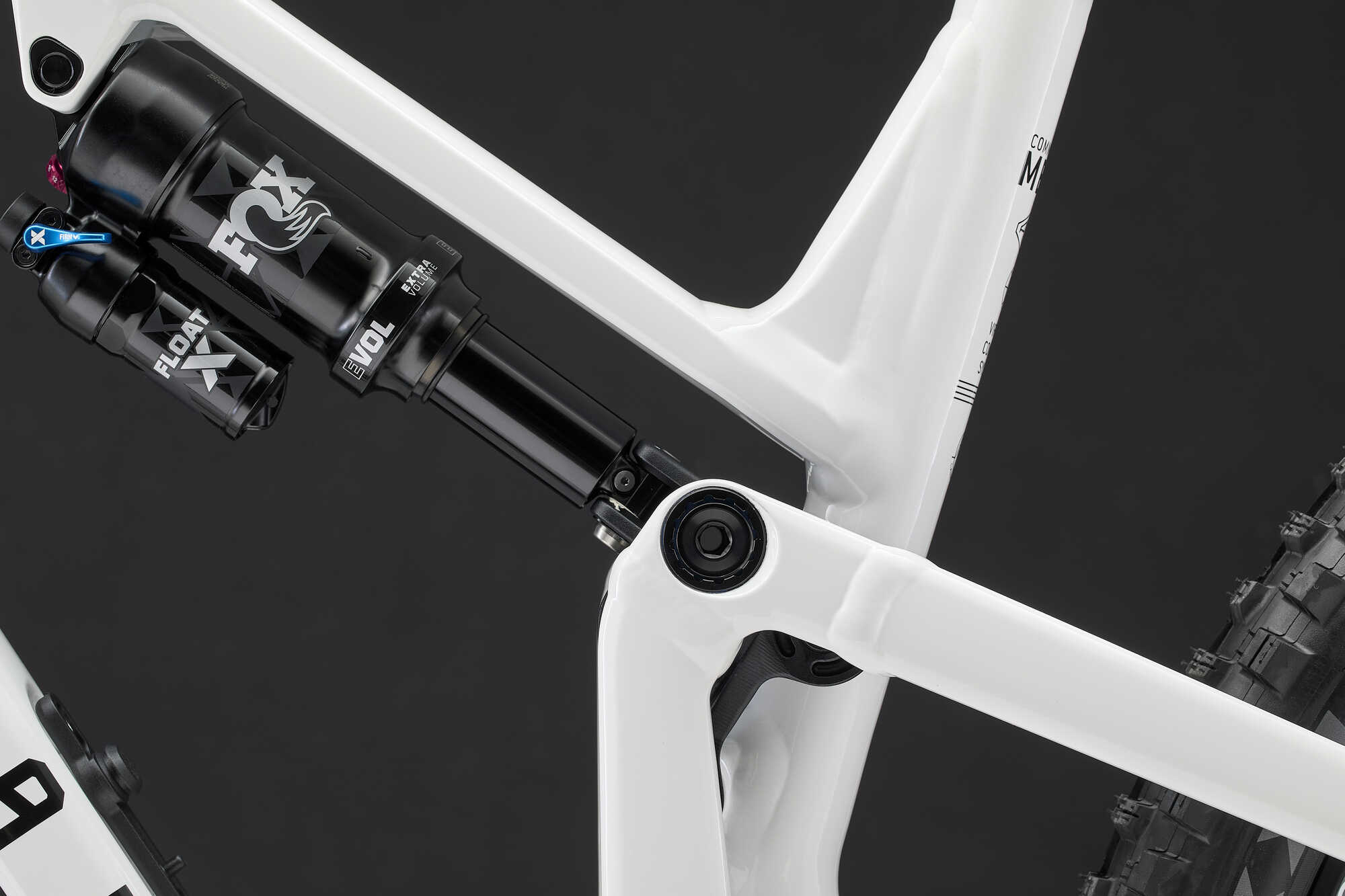 COMMENCAL META V5 ESSENTIAL PURE WHITE 2027 image large number 9