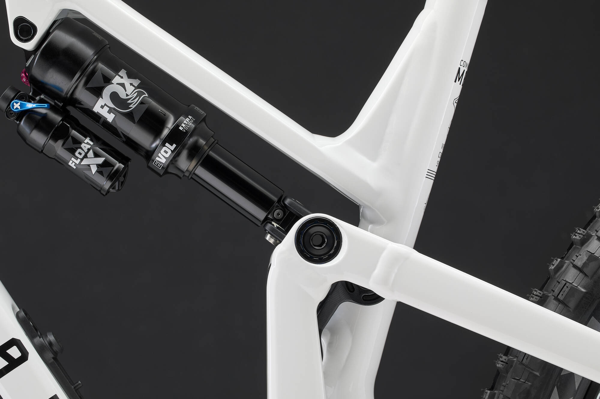COMMENCAL META V5 ESSENTIAL PURE WHITE 2027 image large number 9