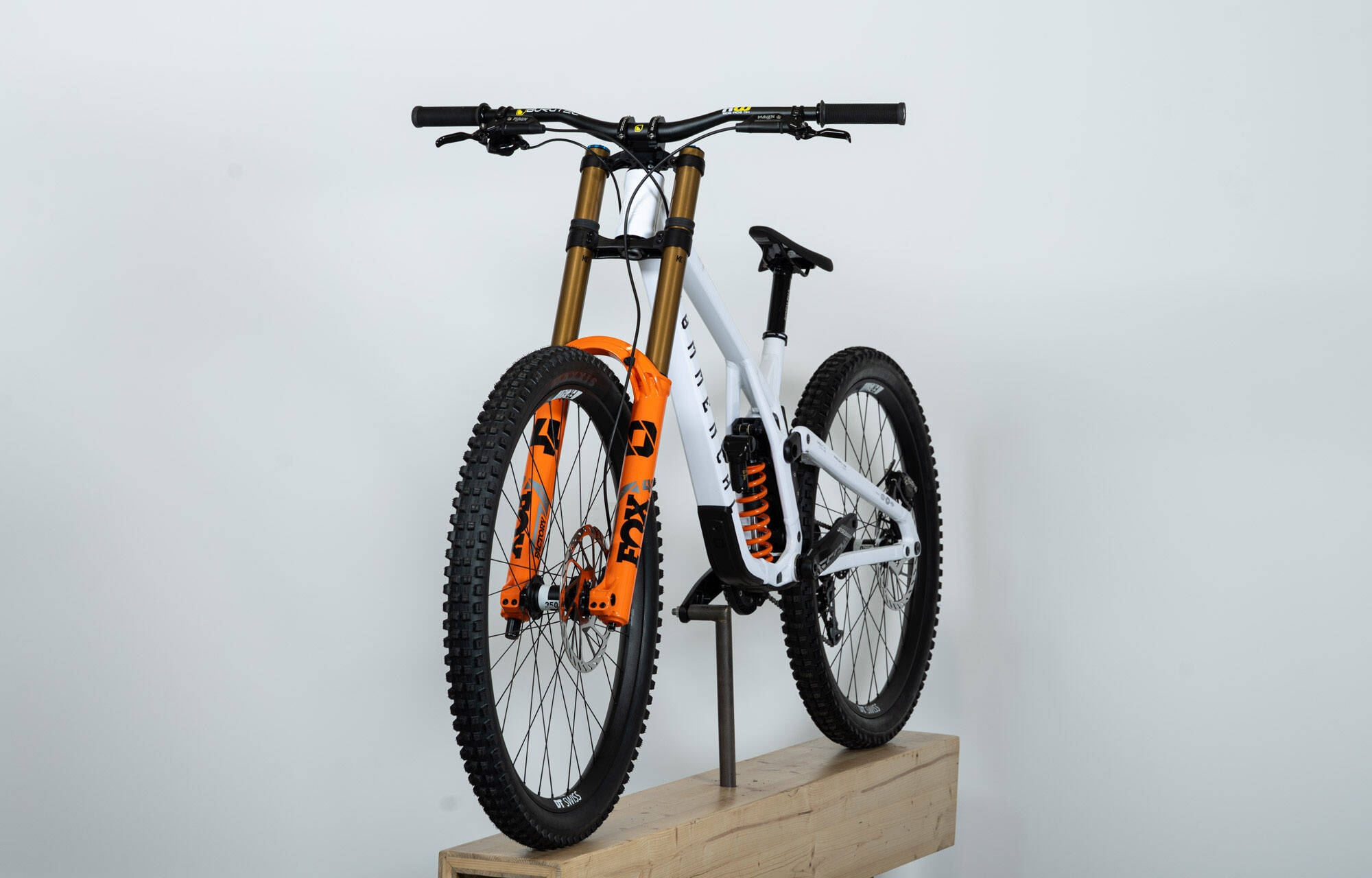 COMMENCAL SUPREME DH V5 SIGNATURE PURE WHITE 2026 - L (25150703) image large number 4
