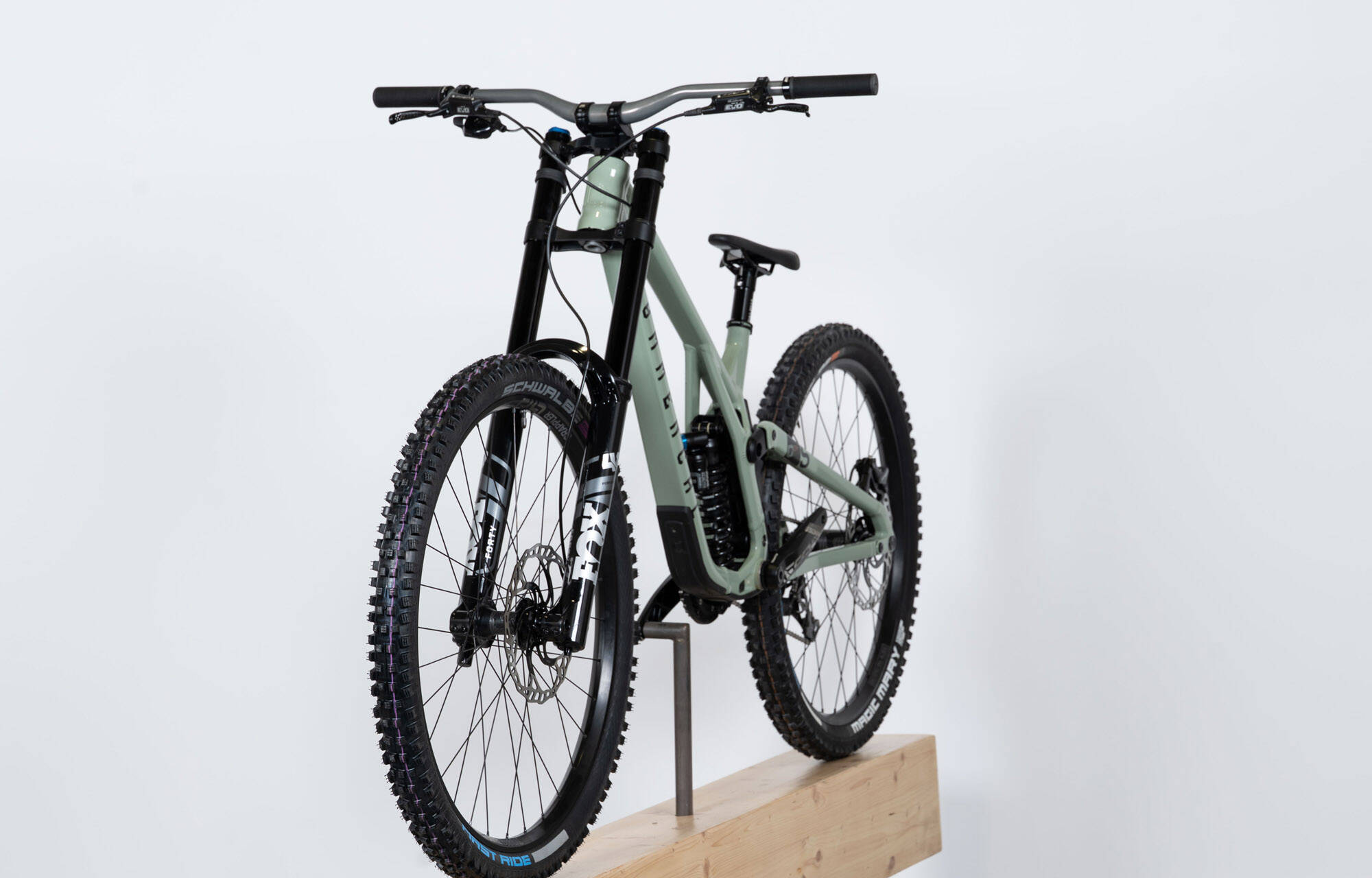 COMMENCAL SUPREME DH V5 ESSENTIAL HERITAGE GREEN - S (22150801) image large number 4