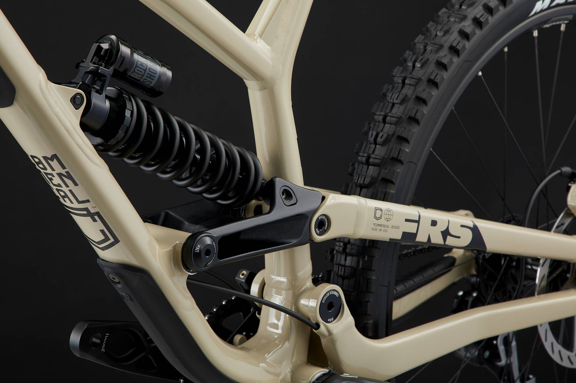 COMMENCAL FRS RIDE CHALK – Freeride-Ready Downhill Bike