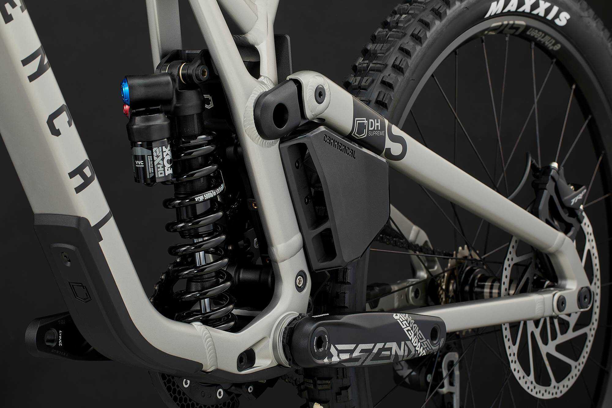 COMMENCAL SUPREME DH V5 ESSENTIAL SILVER image large number 4