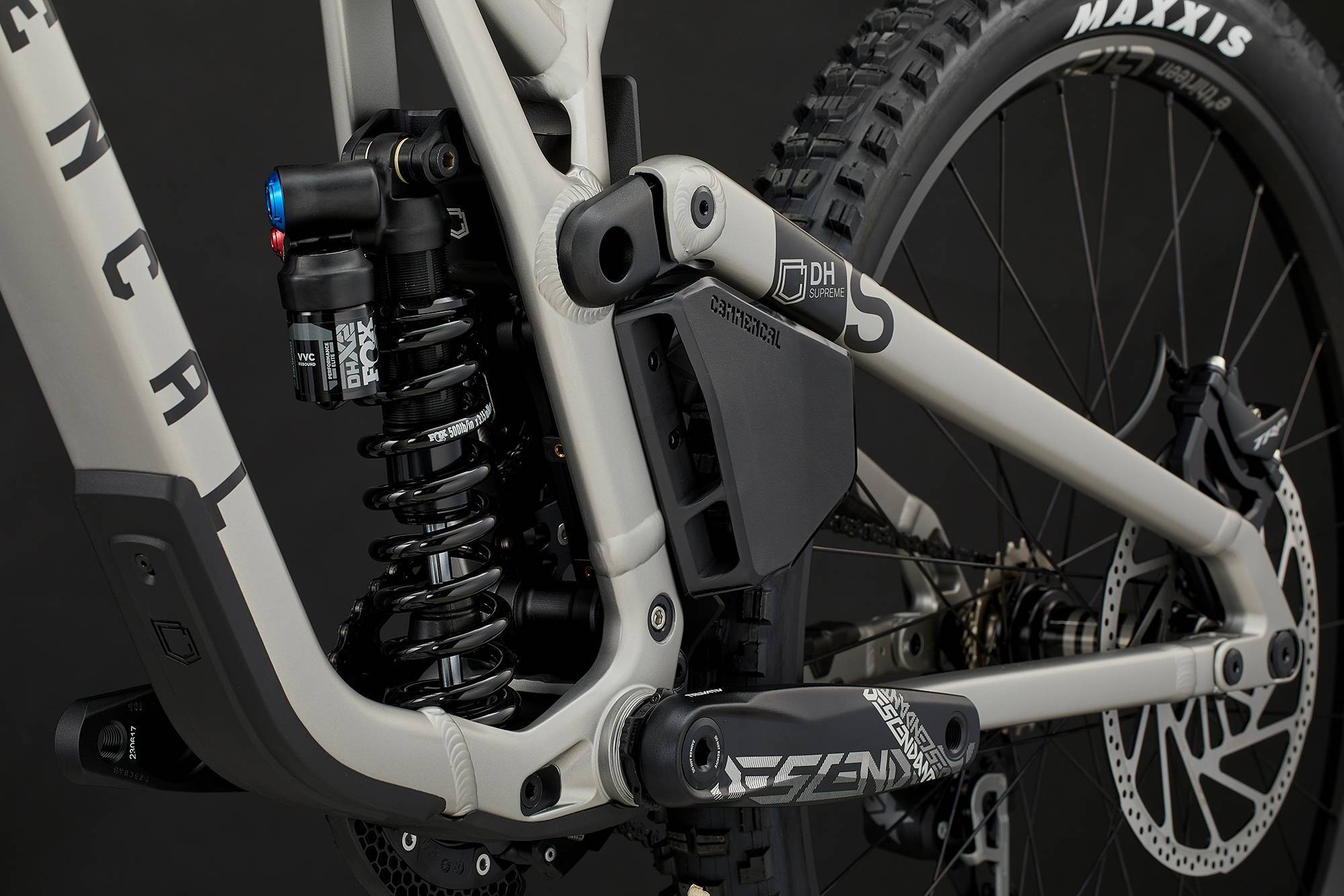 COMMENCAL SUPREME DH V5 ESSENTIAL SILVER image large number 4