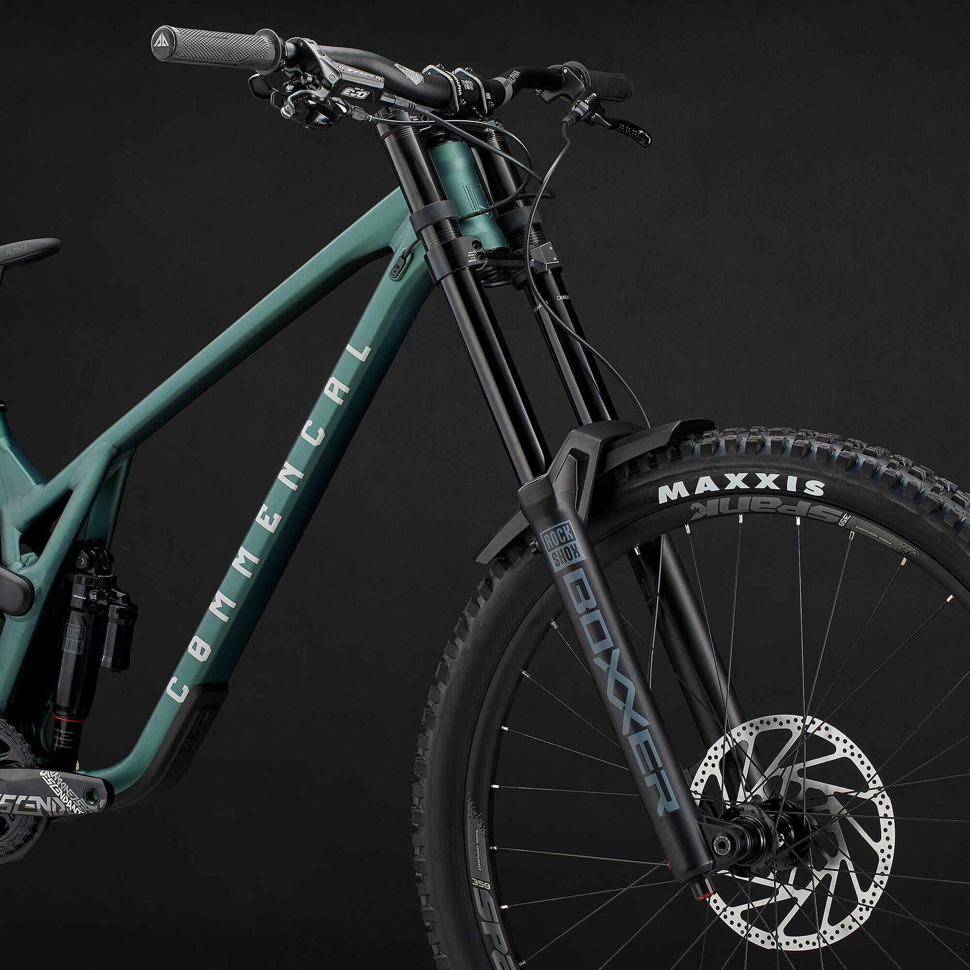 COMMENCAL SUPREME DH V5 RIDE METALLIC GREEN ROCKSHOX: Race-Ready