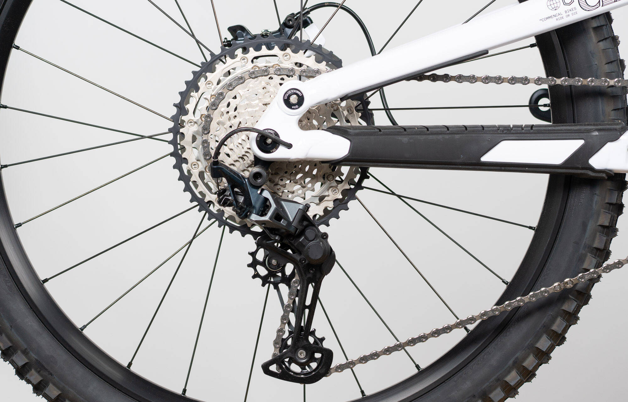 COMMENCAL CLASH ESSENTIAL PURE WHITE 2026 image large number 0