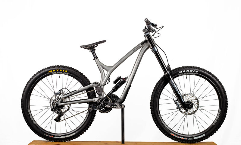 COMMENCAL SUPREME DH V4 XS SILVER (22170900)
