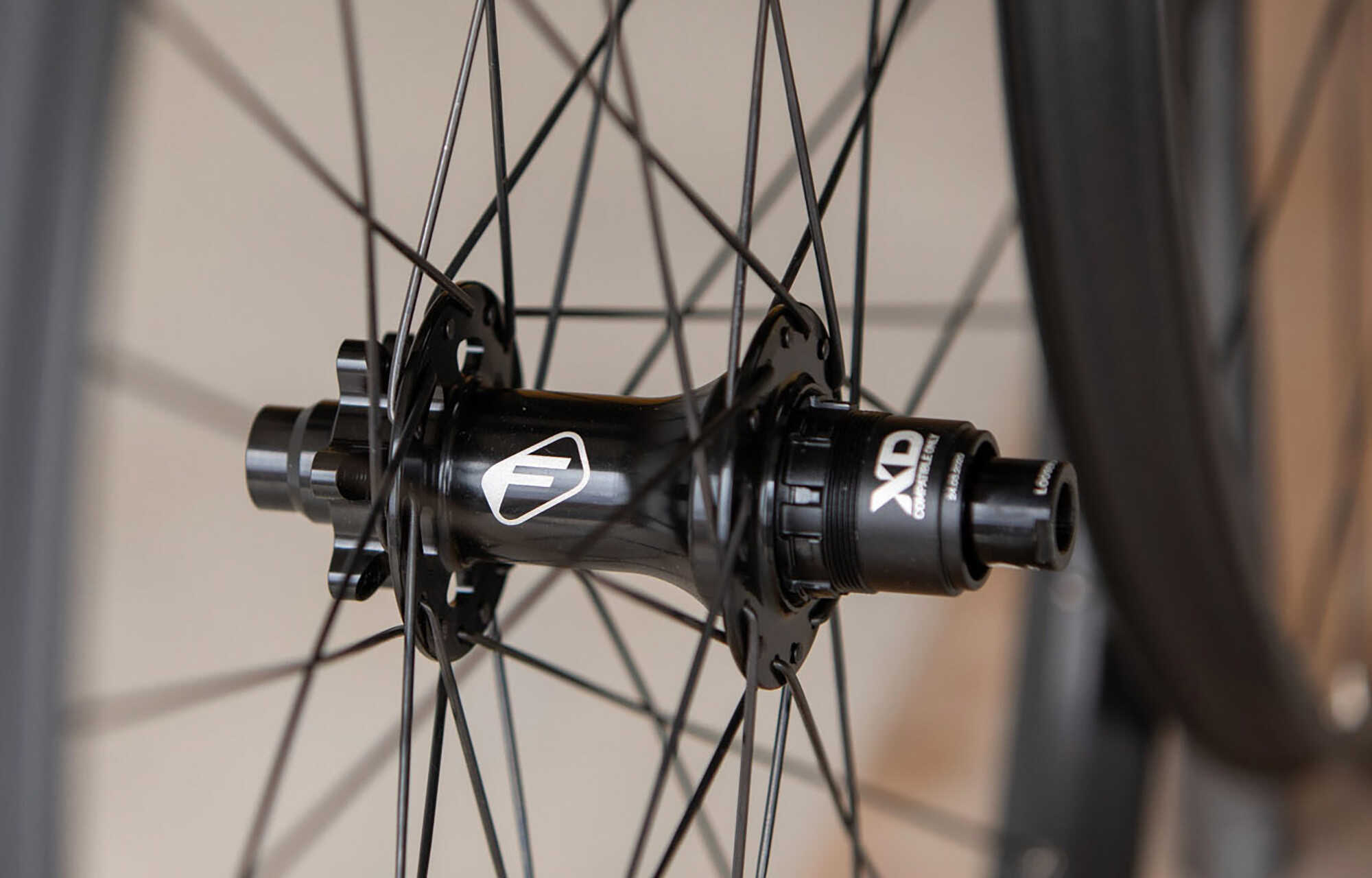 PAIRE DE ROUES ENDURO E13 LG1 DH / FORMULA 29" image large number 1