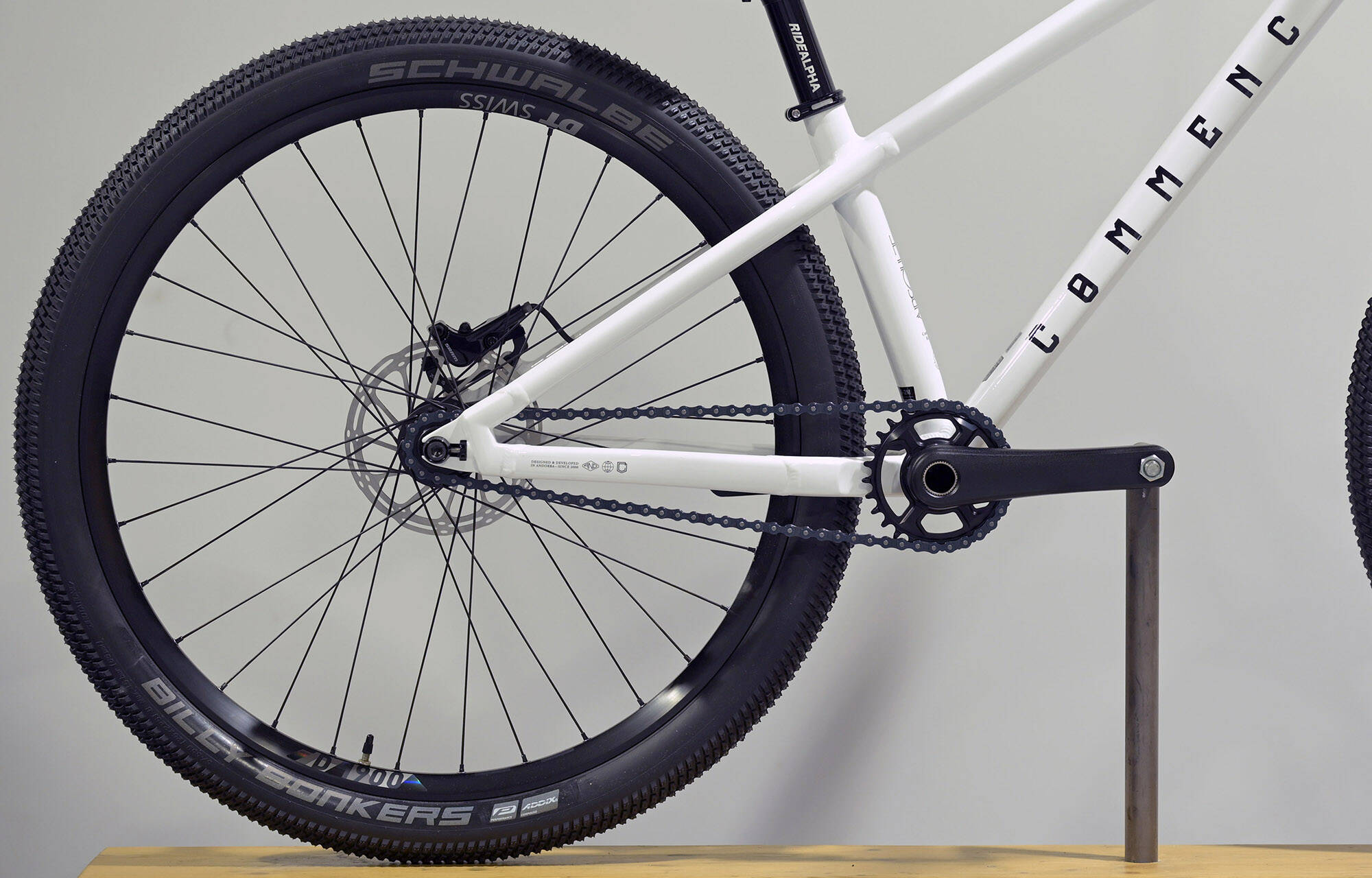 COMMENCAL ABSOLUT BOMBER PURE WHITE - M (25140302) image large number 0