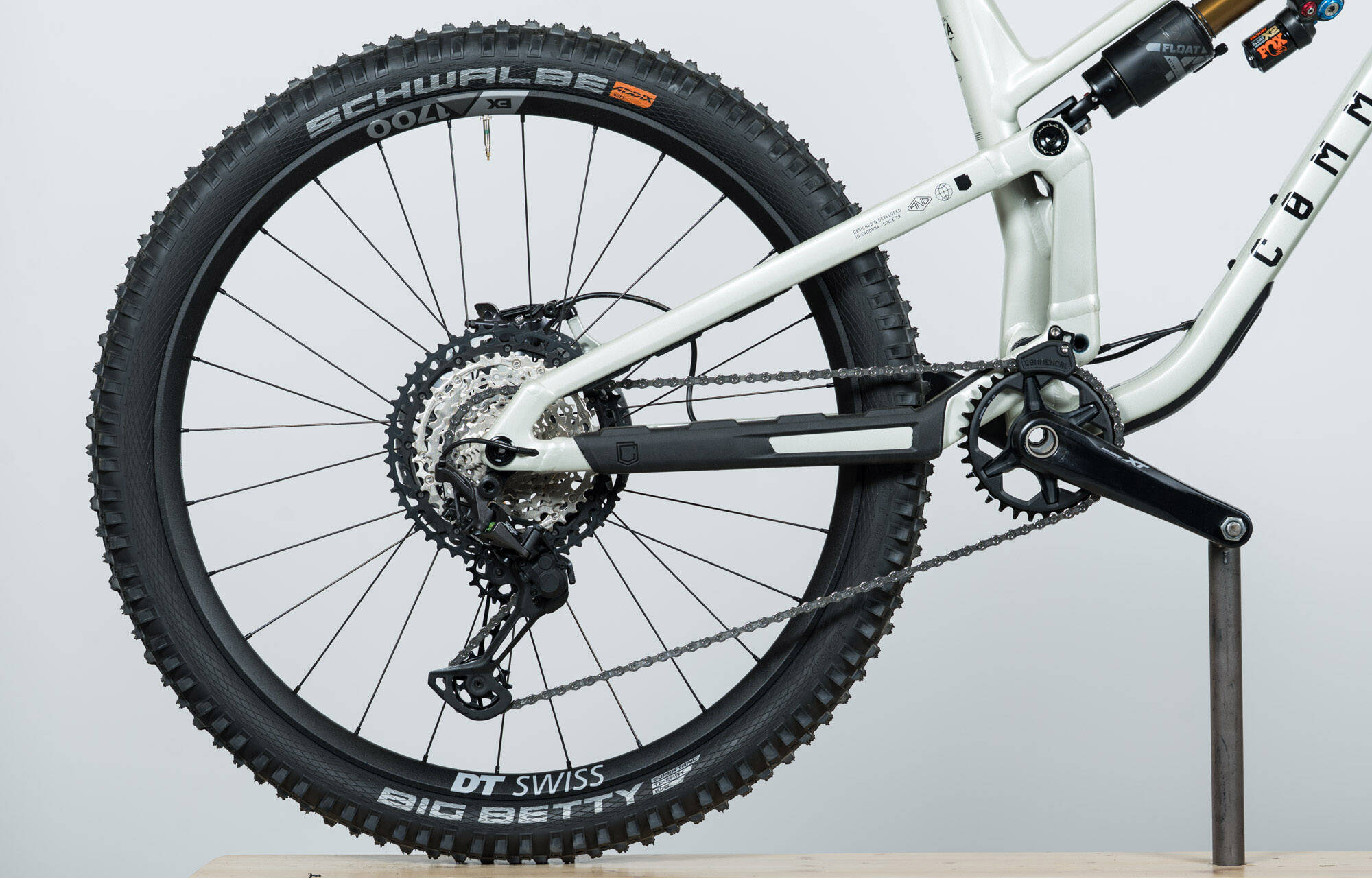 COMMENCAL META SX V5 SIGNATURE CLEAR SILVER - M (23131902) image large number 0