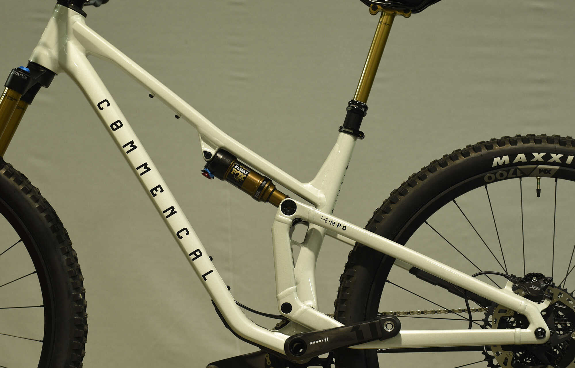 COMMENCAL T.E.M.P.O. SIGNATURE CLEAR SILVER - M (23120402) image large number 6