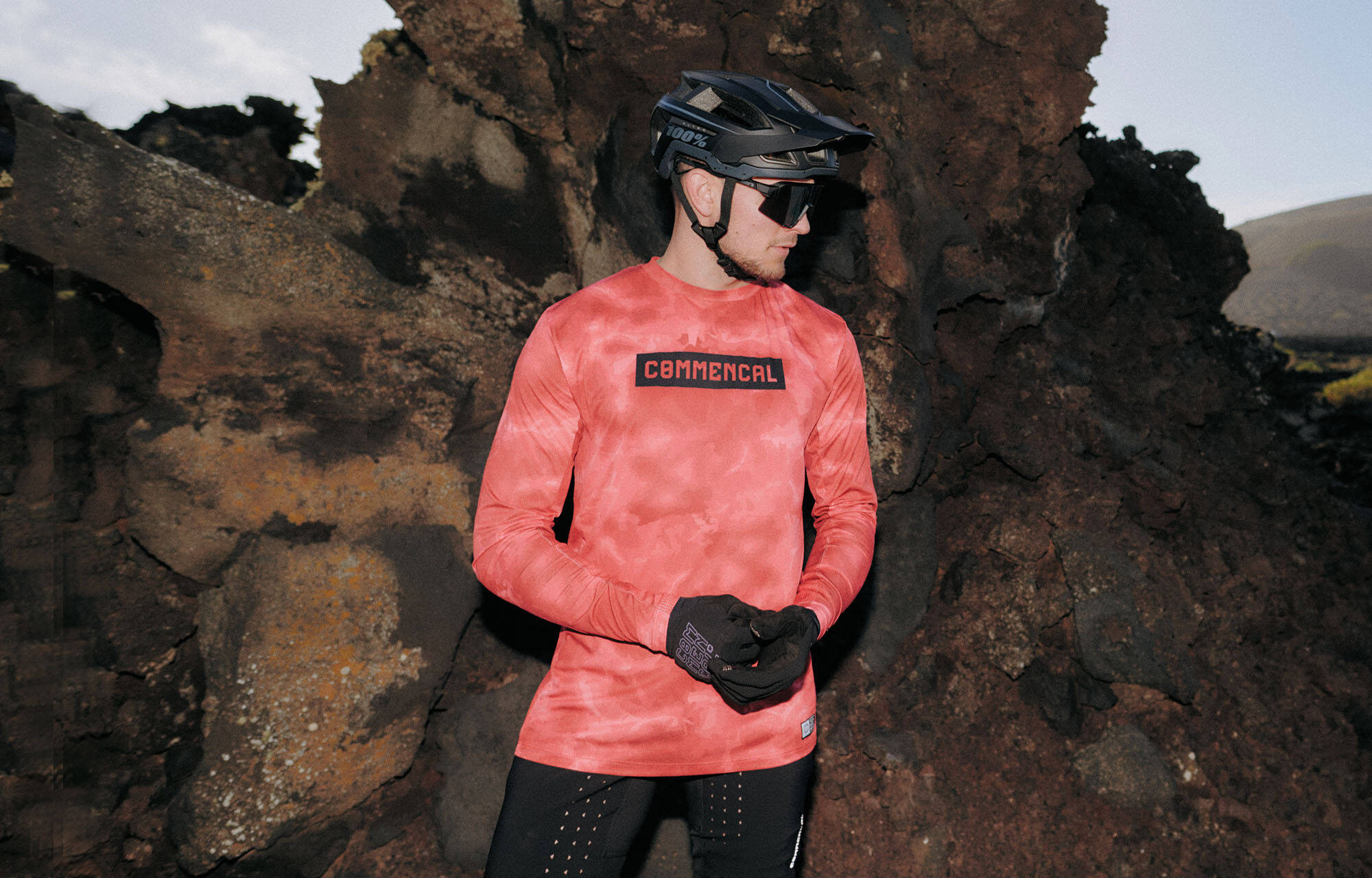 MAILLOT COMMENCAL LIGHTECH MANGA LARGA SHADOW CARMINE image large number 1