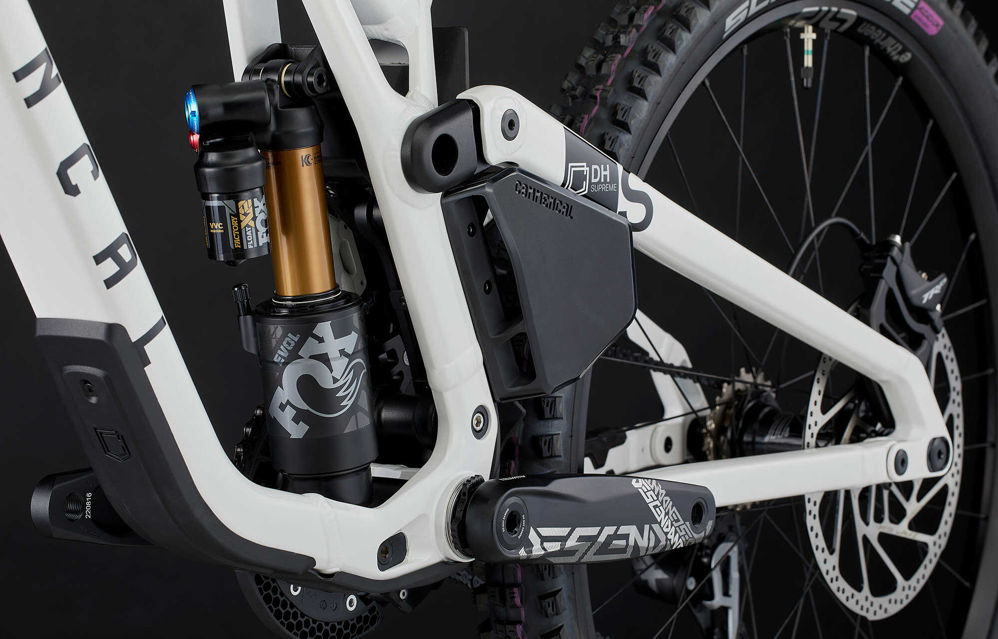 COMMENCAL SUPREME DH V5 SIGNATURE PURE WHITE image large number 4