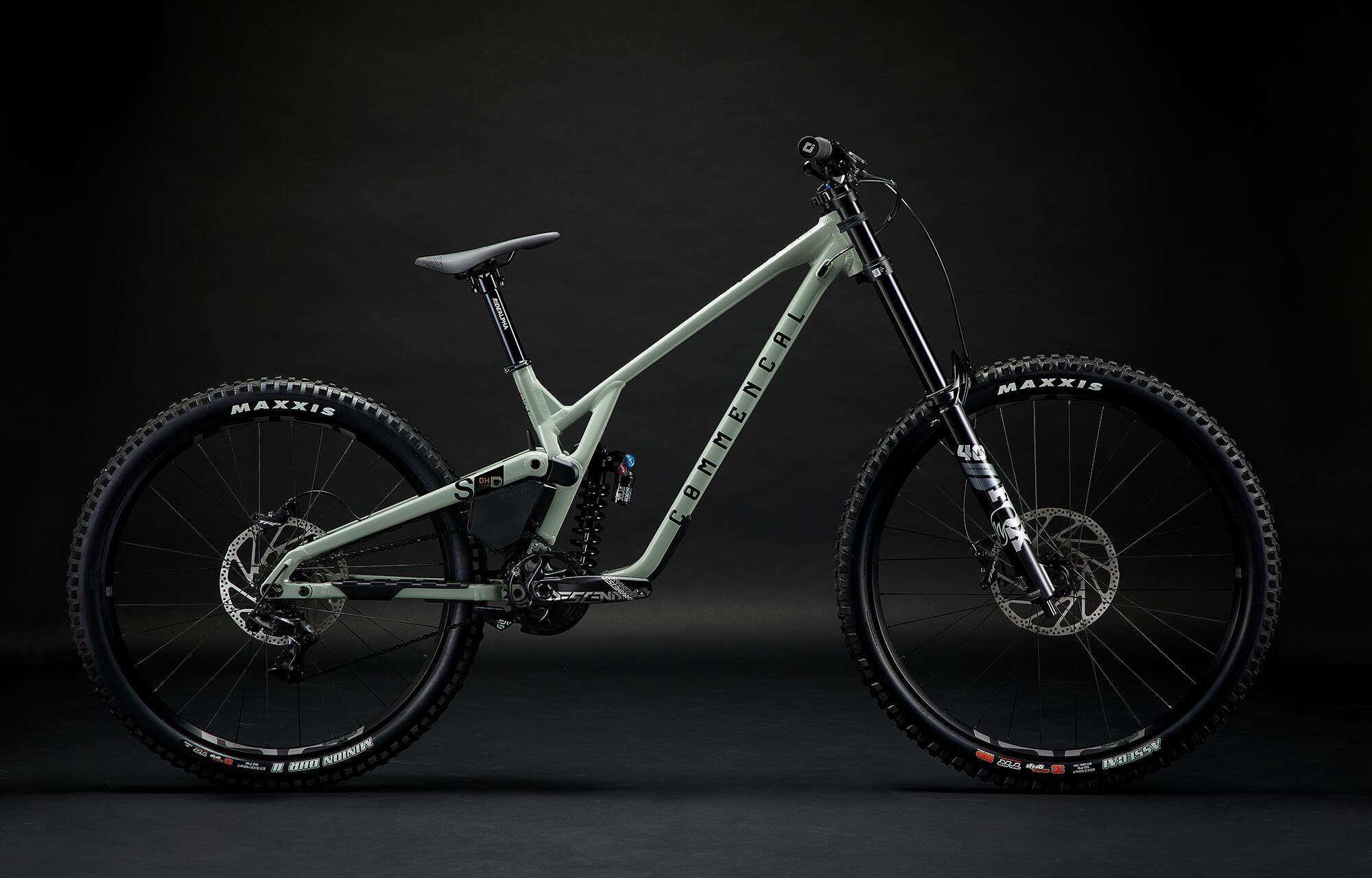 COMMENCAL SUPREME DH V5 ESSENTIAL HERITAGE GREEN: Pro-Level DH