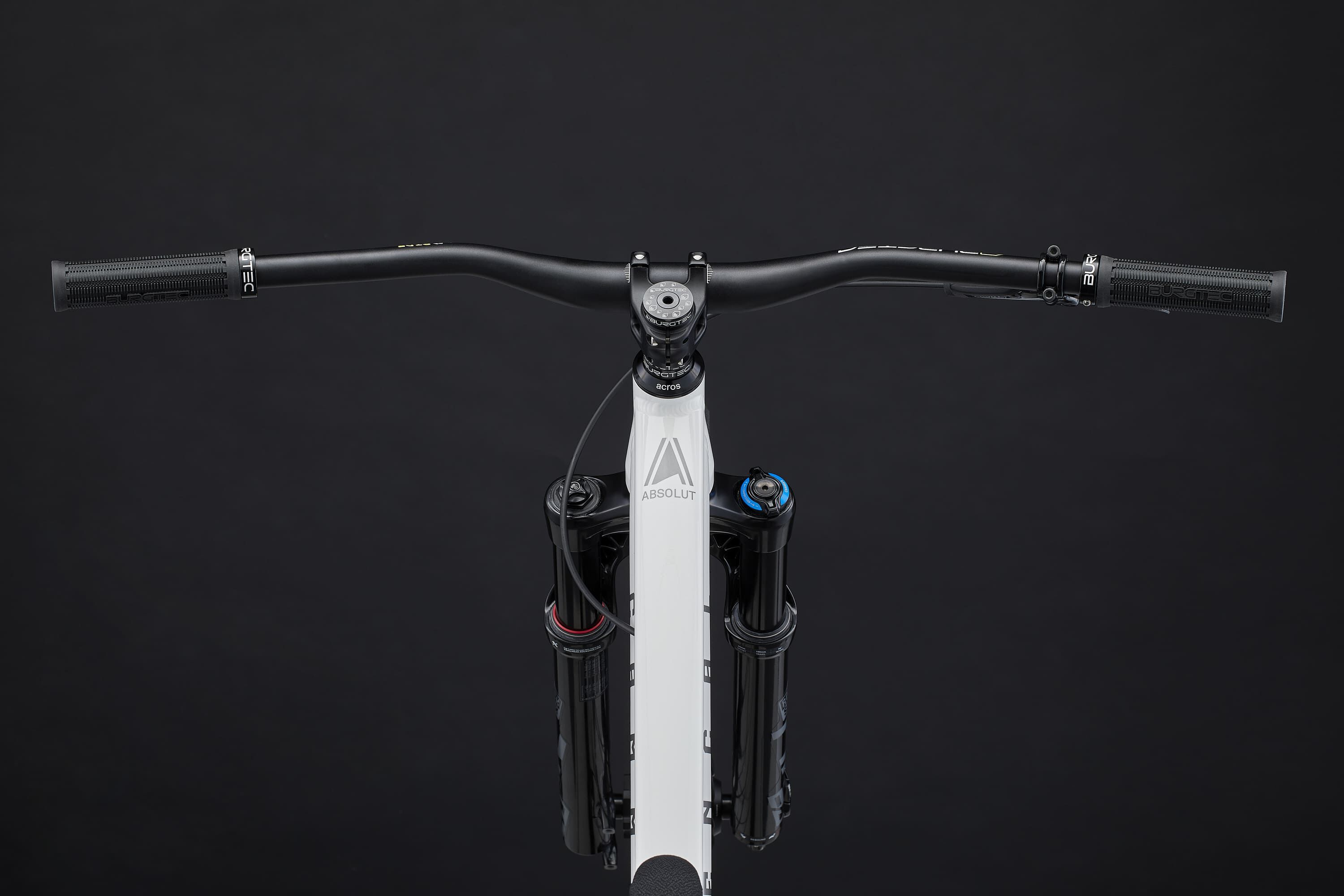 dirt jump bike, pump track bicycle, high-performance hardtail bike