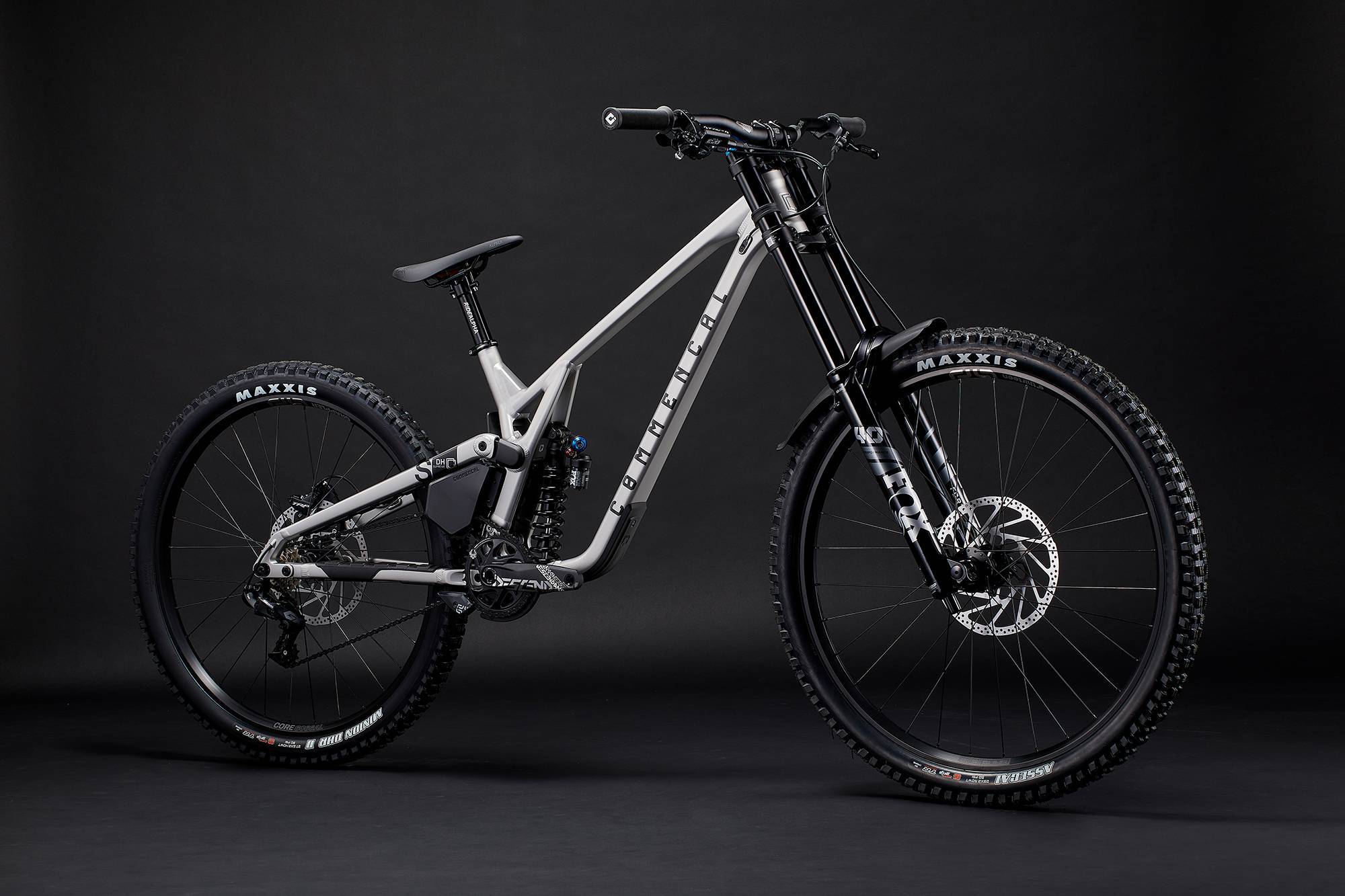 COMMENCAL SUPREME DH V5 ESSENTIAL SILVER image large number 1