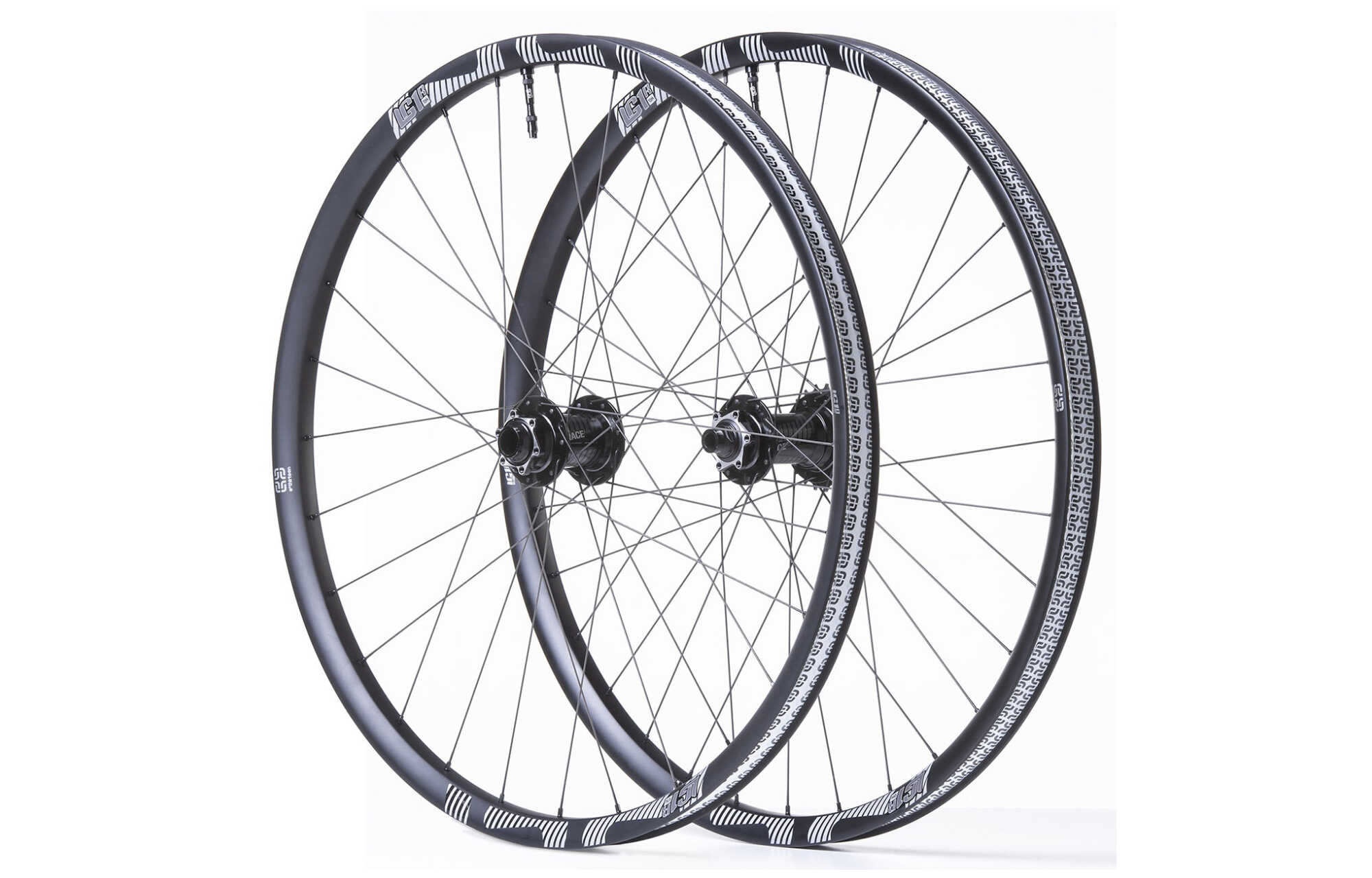 E13 LG1 RACE DH CARBON LAUFRADSATZ 29" image cover number 0