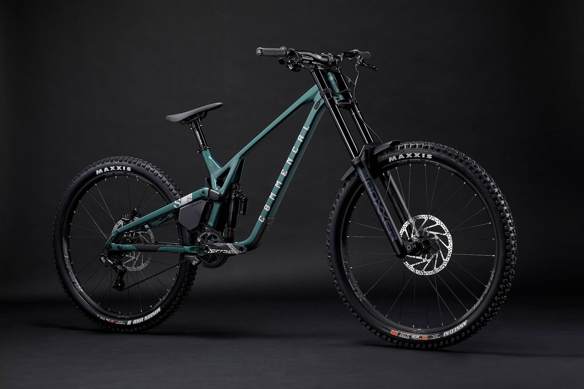 COMMENCAL SUPREME DH V5 RIDE METALLIC GREEN ROCKSHOX: Race-Ready