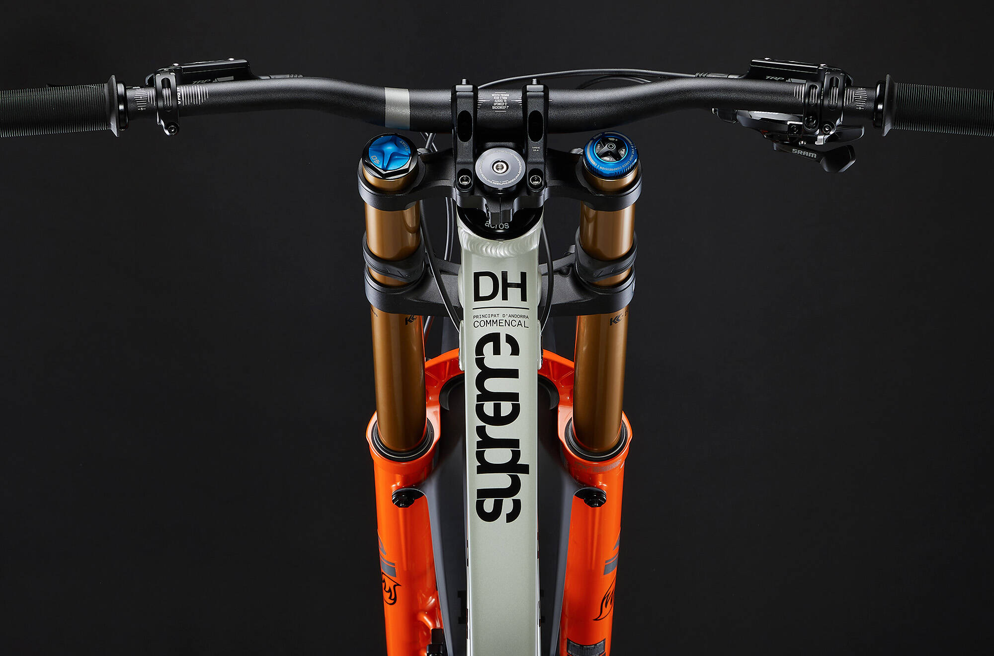 COMMENCAL SUPREME DH V5 SIGNATURE CLEAR SILVER image large number 3