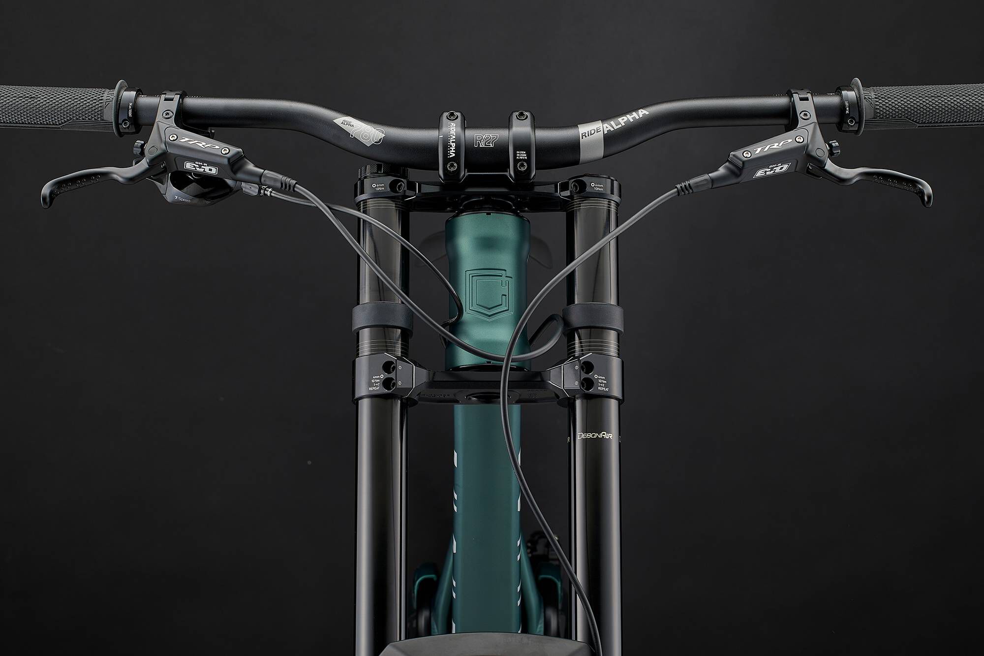 COMMENCAL SUPREME DH V5 RIDE METALLIC GREEN ROCKSHOX: Race-Ready