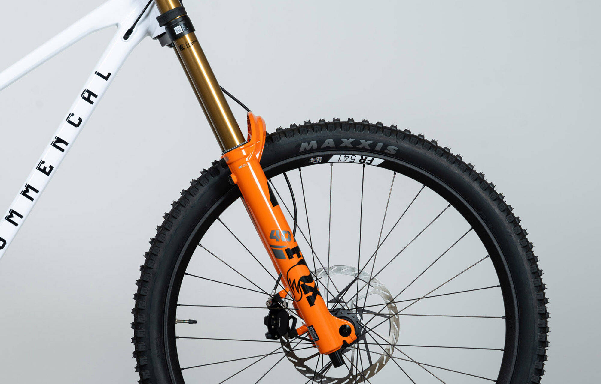 COMMENCAL SUPREME DH V5 SIGNATURE PURE WHITE 2026 - L (25150703) image large number 1