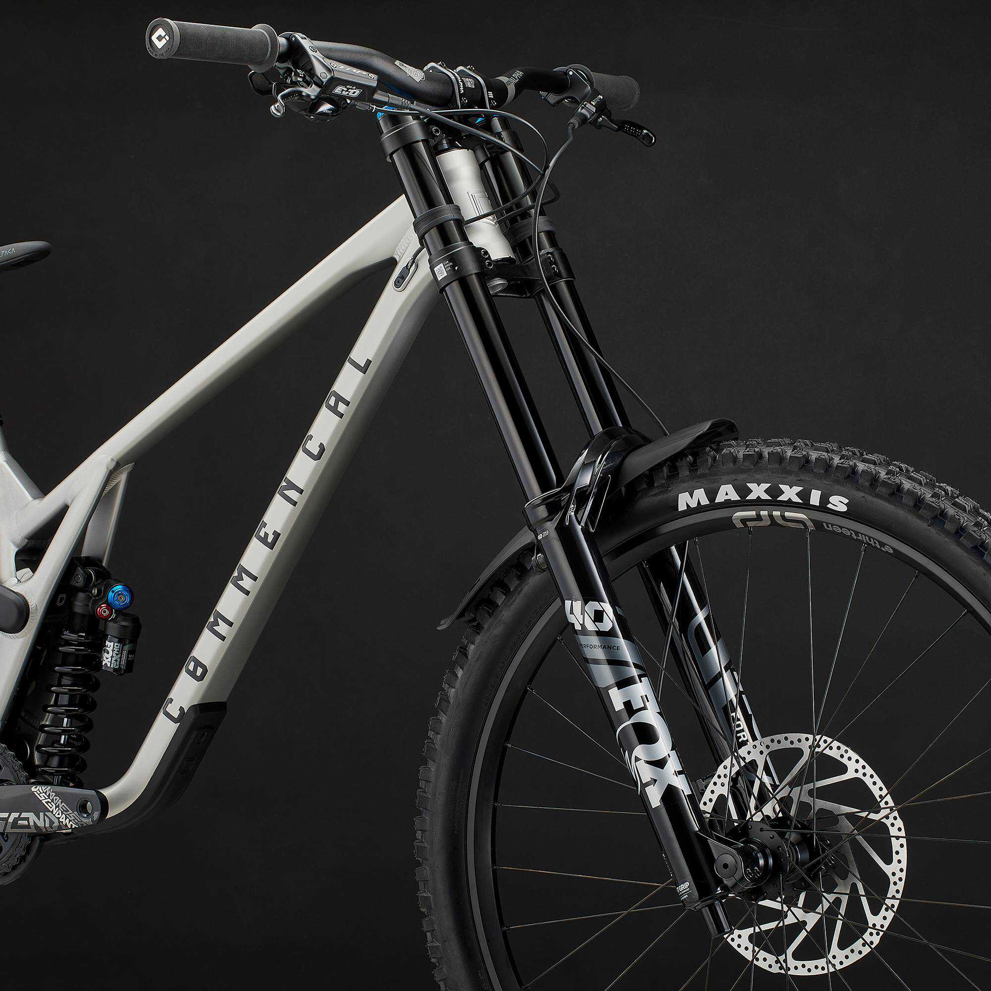COMMENCAL SUPREME DH V5 ESSENTIAL SILVER image large number 8