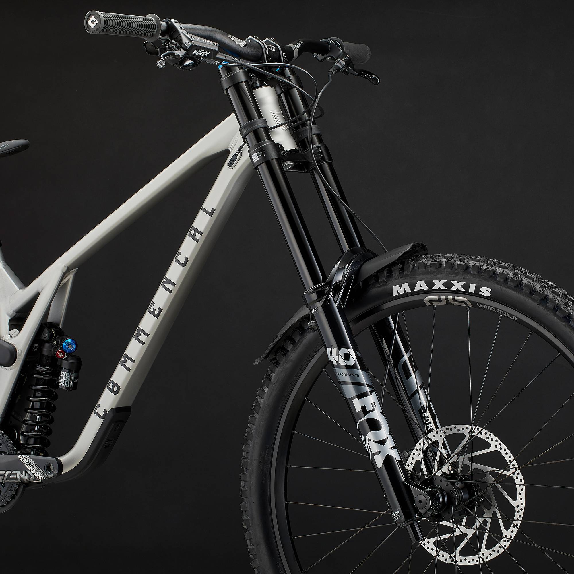 COMMENCAL SUPREME DH V5 ESSENTIAL SILVER image large number 8