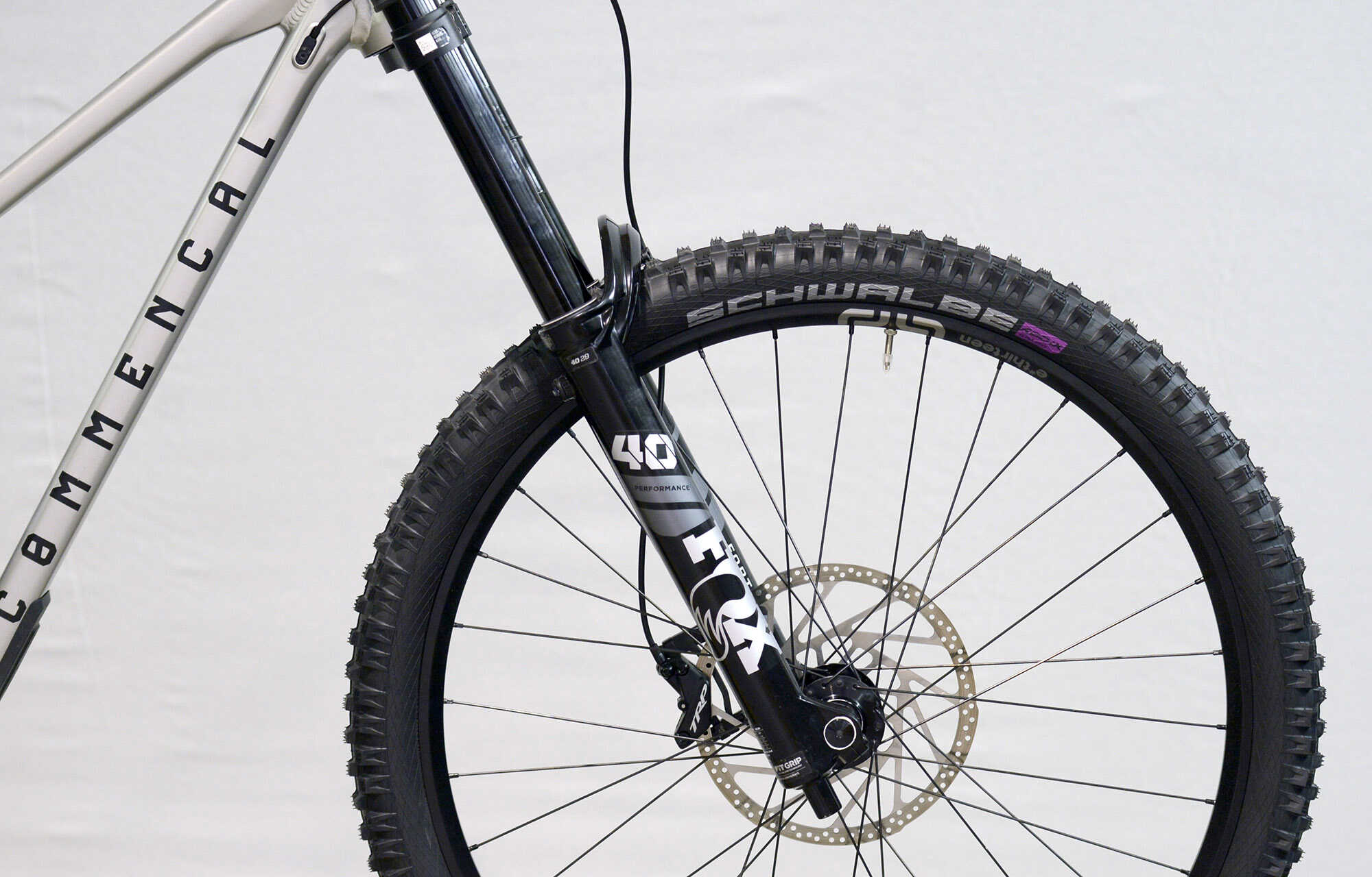 COMMENCAL SUPREME DH V5 ESSENTIAL SILVER - M (23150902) image large number 1