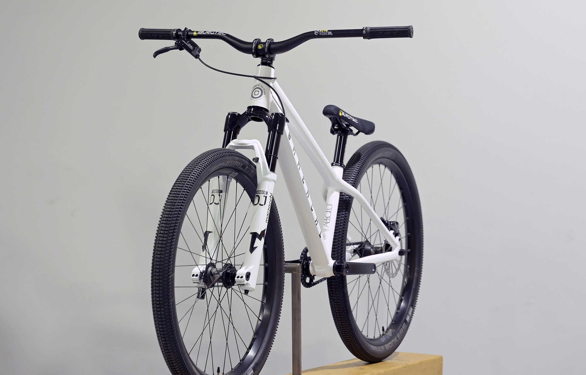 COMMENCAL ABSOLUT BOMBER PURE WHITE - M (25140302) image large number 4