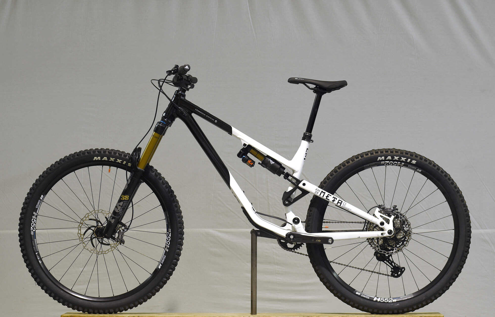 COMMENCAL META AM 29 SIGNATURE BLACK / WHITE - L (21131903) image large number 5