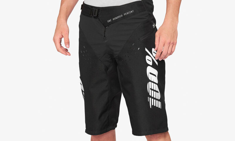 PANTALONES CORTOS 100% R-CORE  BLACK/WHITE