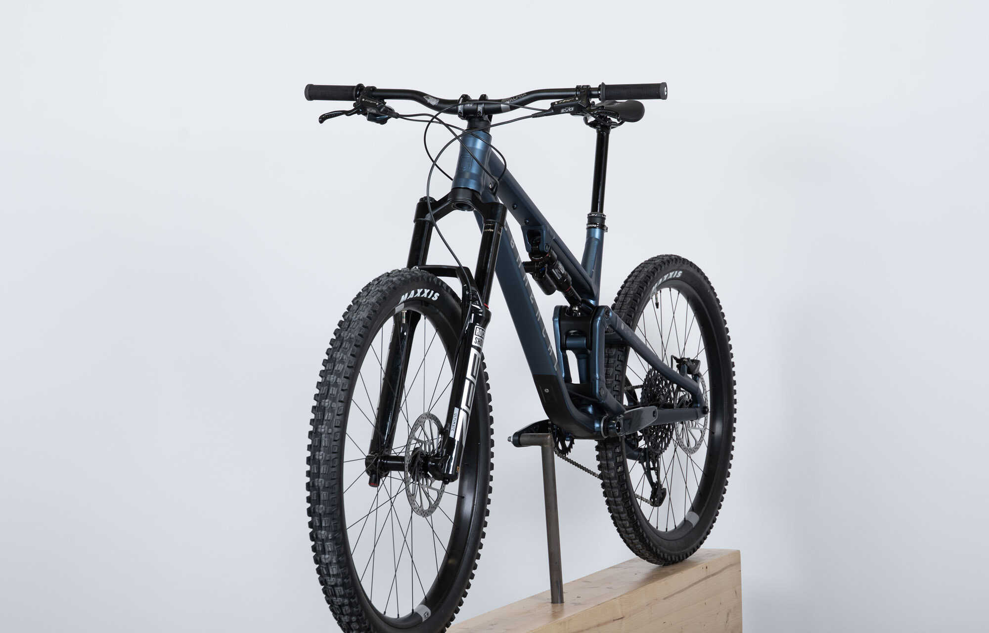 COMMENCAL META SX V5 RACE SPARKLY BLUE - L (23131703) image large number 4