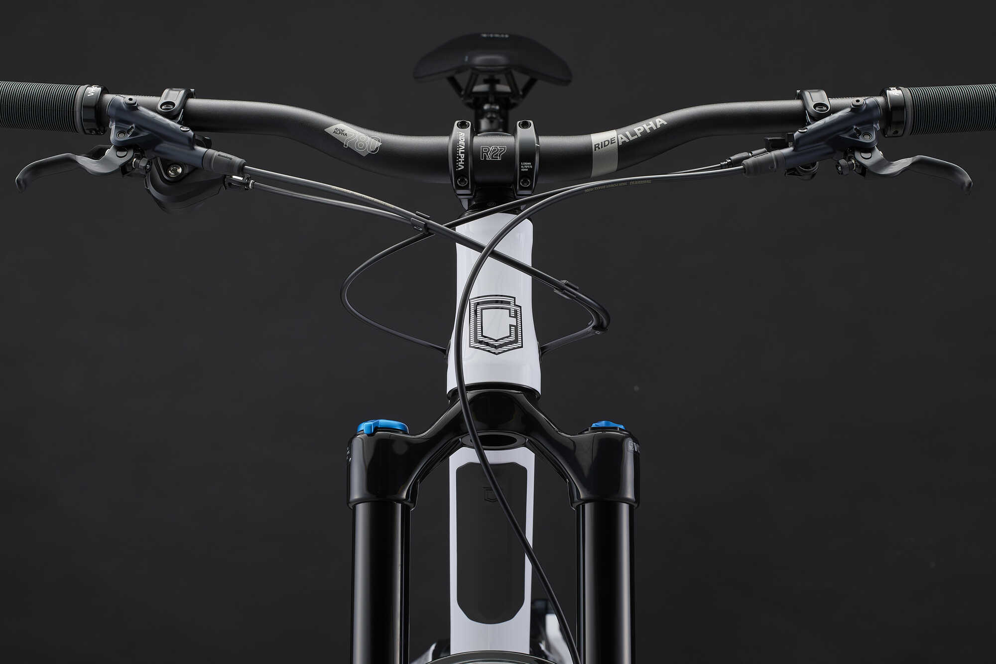 COMMENCAL CLASH ESSENTIAL PURE WHITE 2026 image large number 4