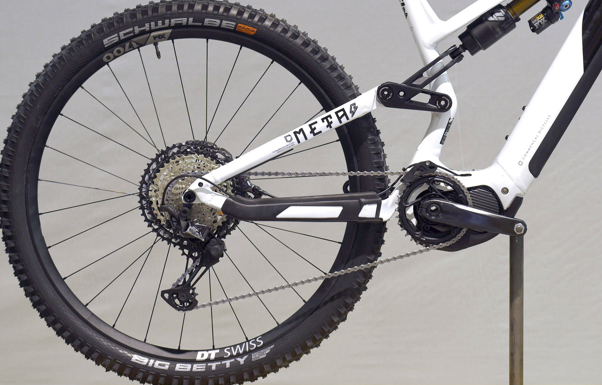 COMMENCAL META POWER AM SHIMANO SIGNATURE BLACK & WHITE - L (21180703) 1012 km image large number 0
