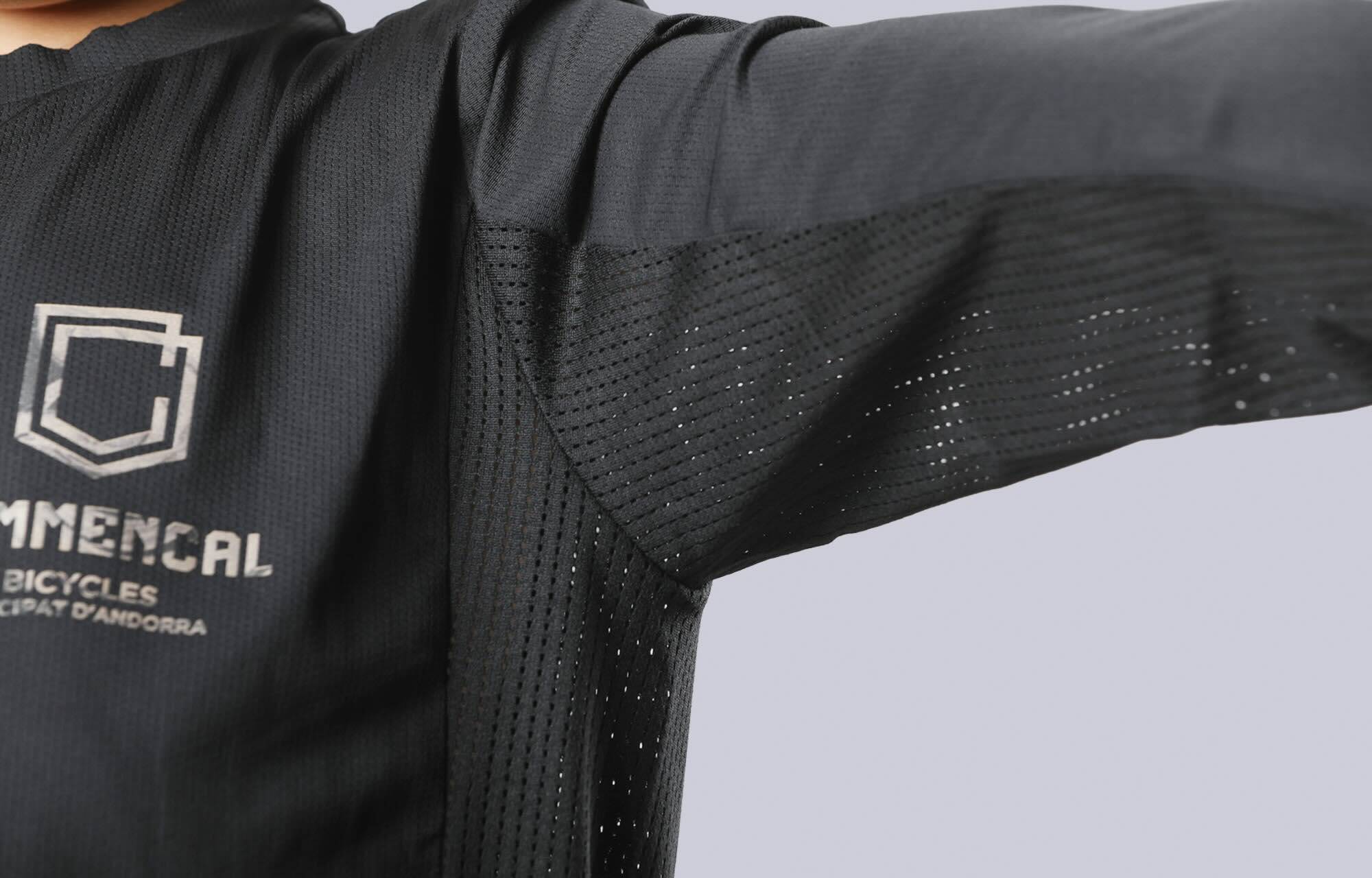 MAILLOT COMMENCAL LIGHTECH MANCHES LONGUES KIDS BLACK BASIC image large number 1