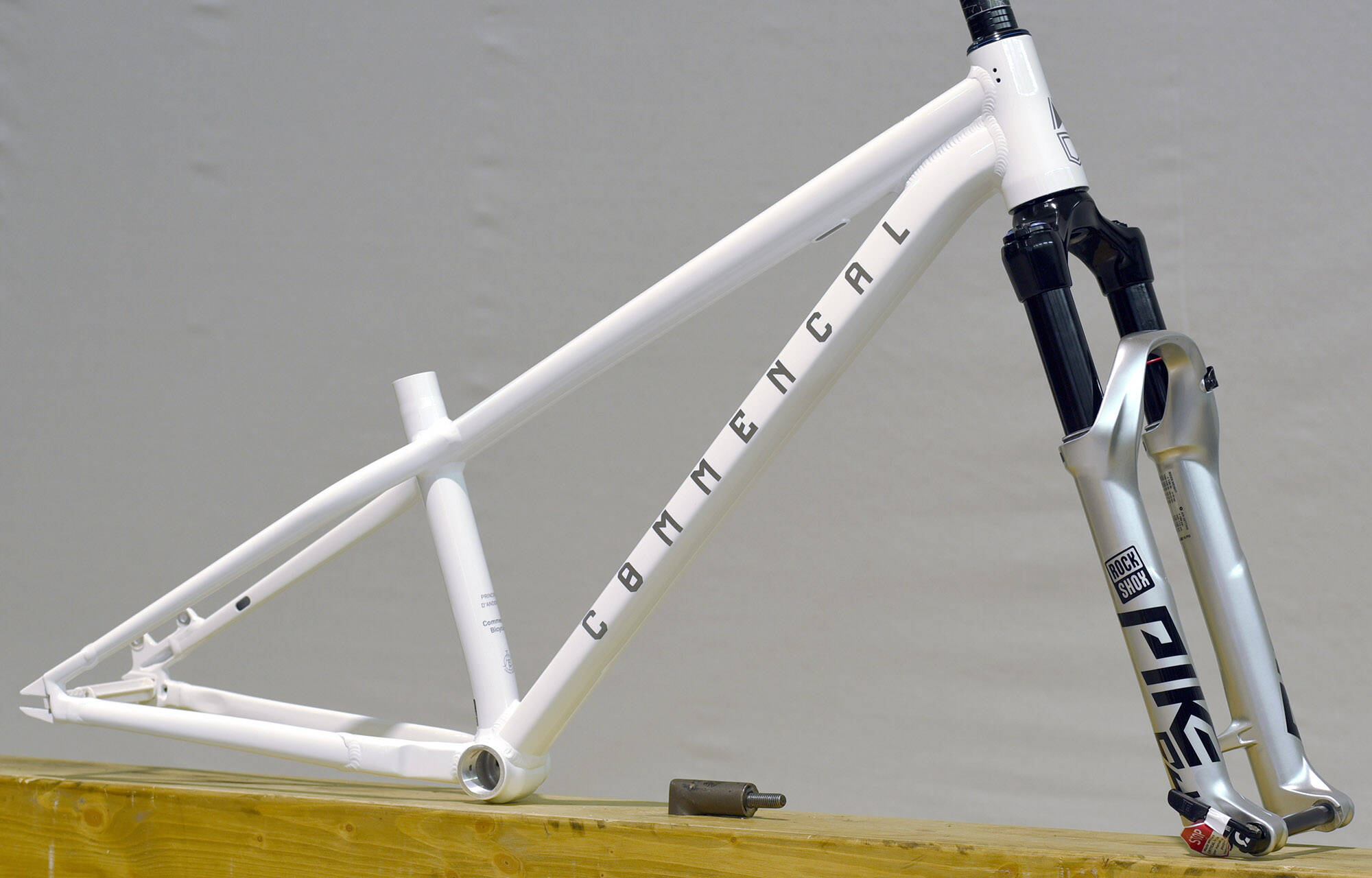 VIP COMMENCAL ABSOLUT PURE WHITE / ROCKSHOX PIKE DJ SILVER - S (22240401) image large number 1