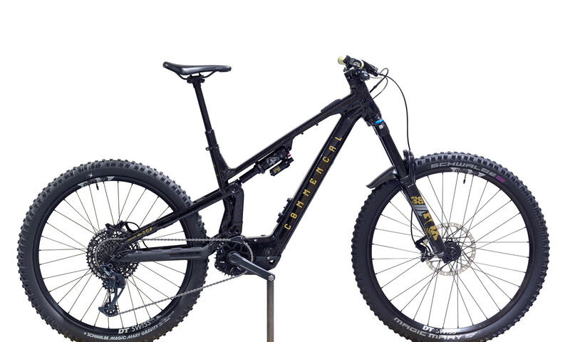 COMMENCAL META POWER SX 400 ESSENTIAL GLITTERY BLACK - M (24182392) 669 km