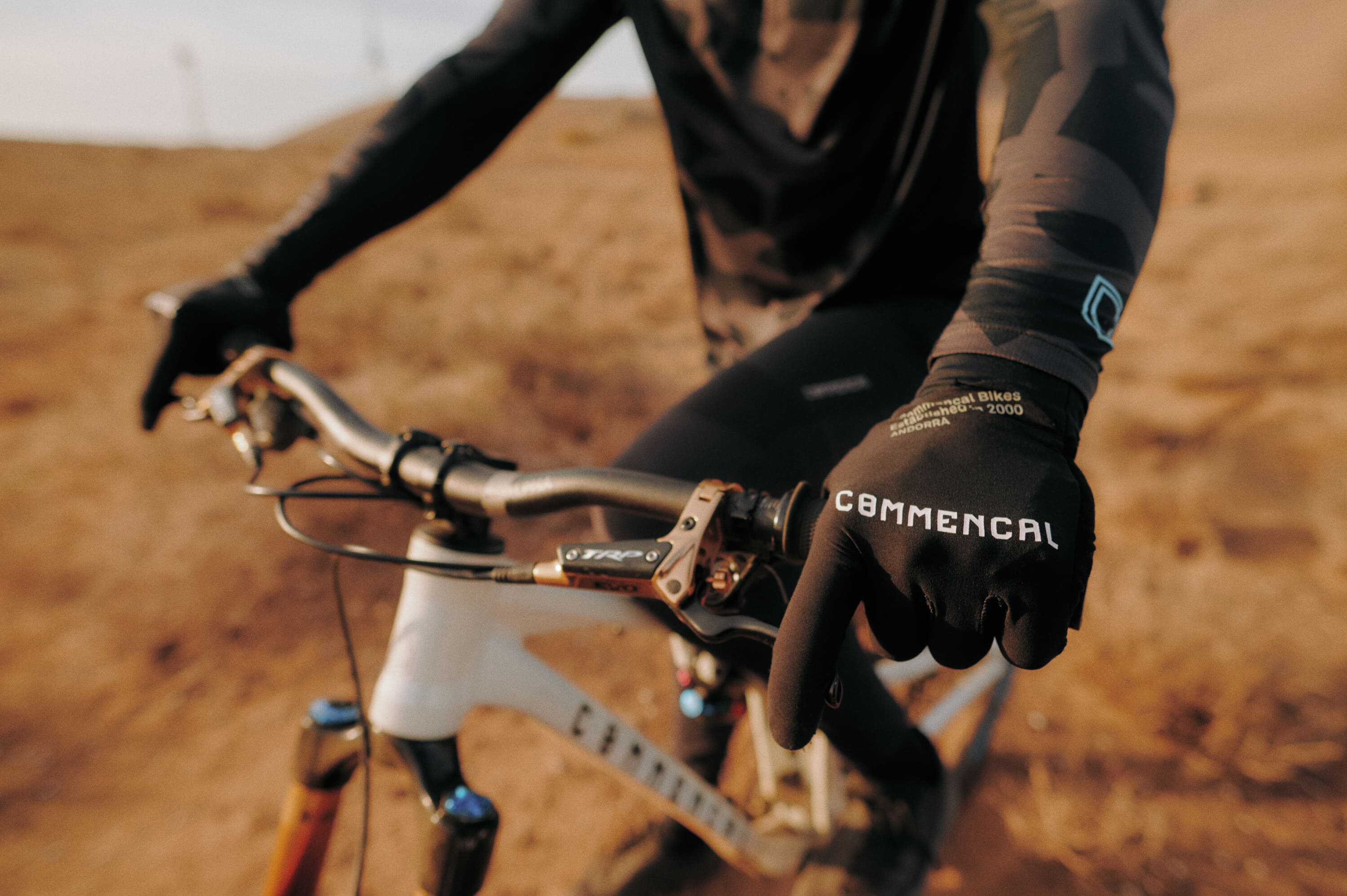 GANTS COMMENCAL LIGHTECH CORPORATE BLACK image large number 4
