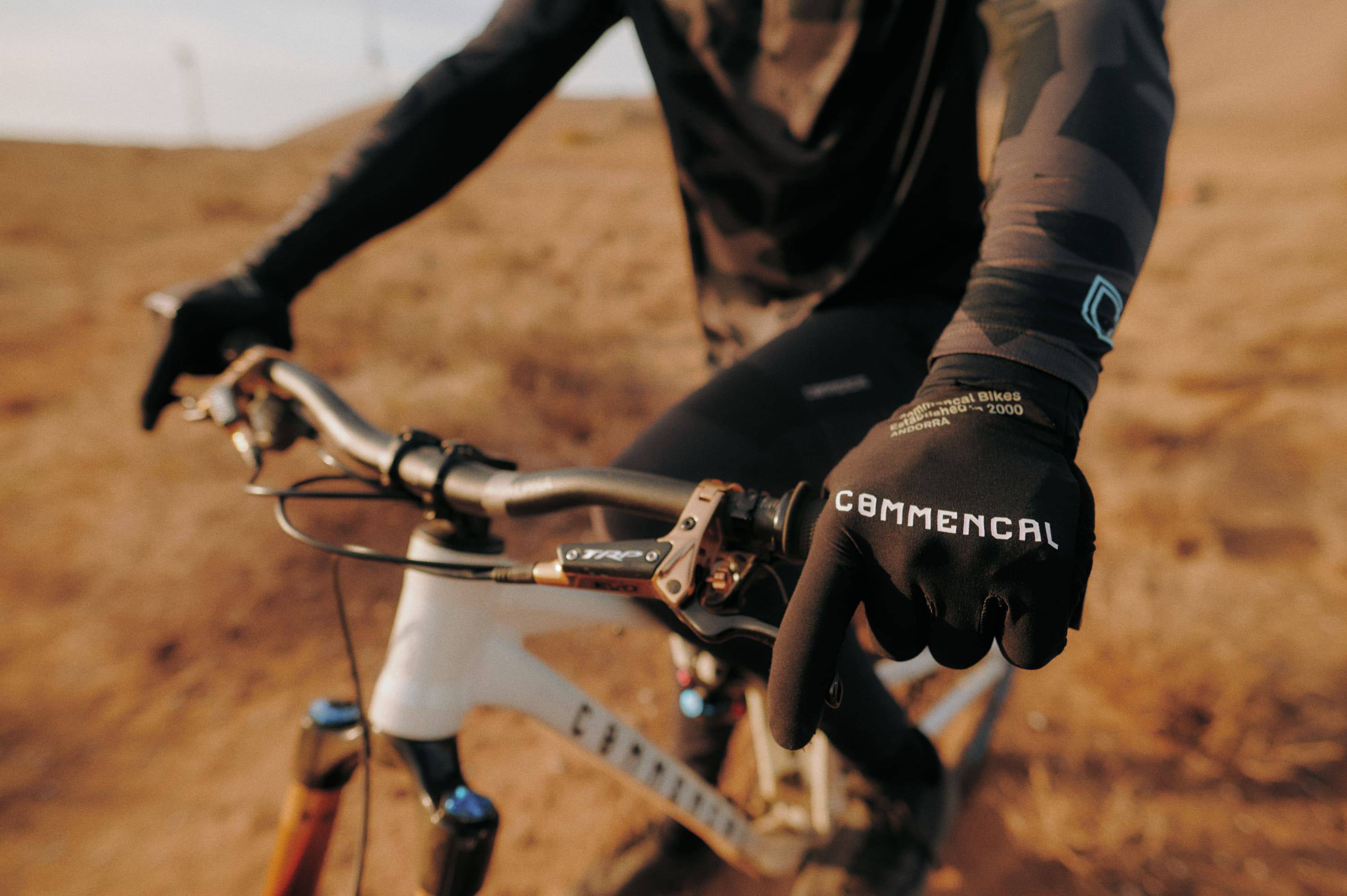 COMMENCAL LIGHTECH GLOVES CORPORATE BLACK image large number 4