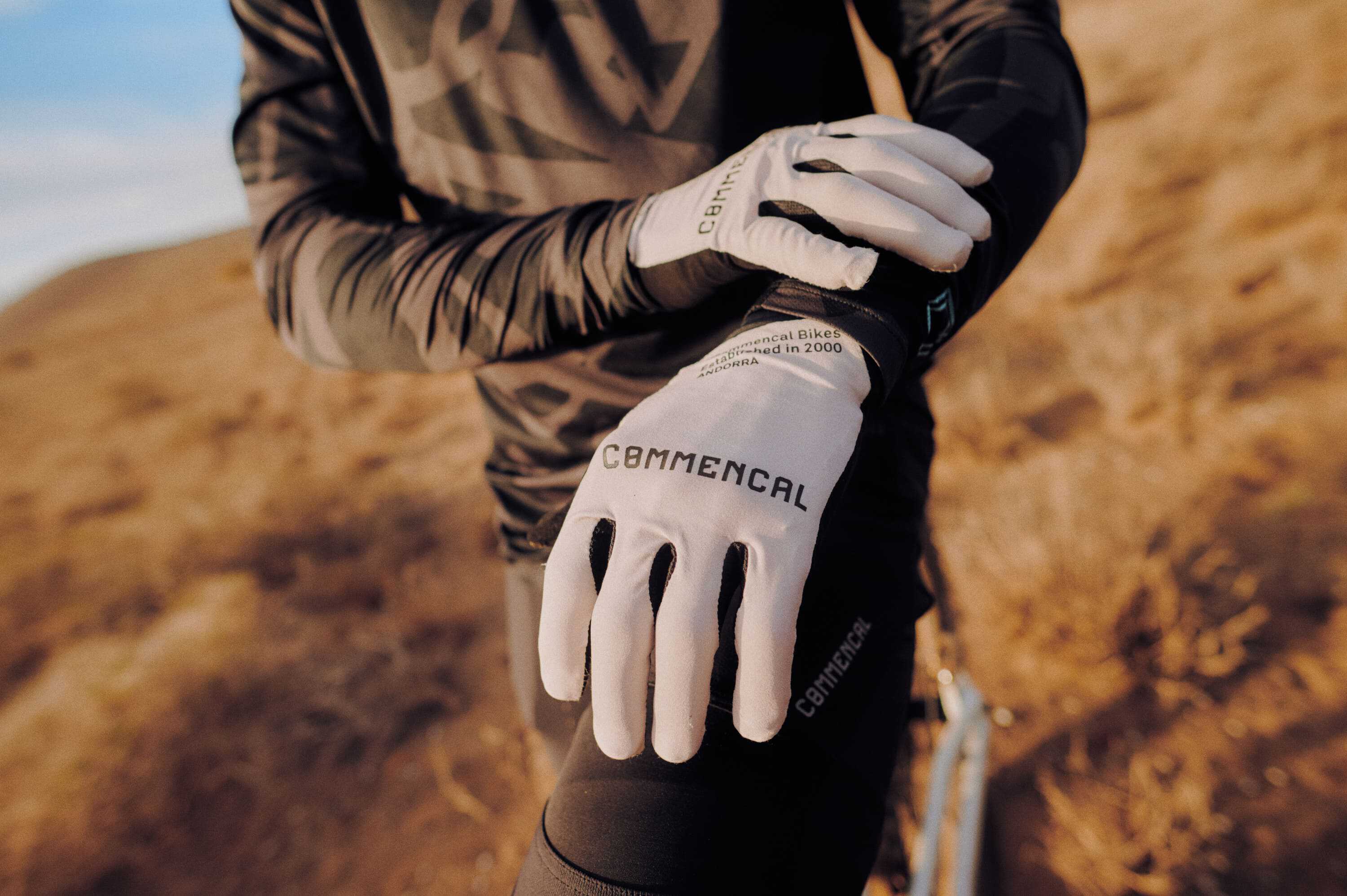GANTS COMMENCAL LIGHTECH CHALK image large number 3