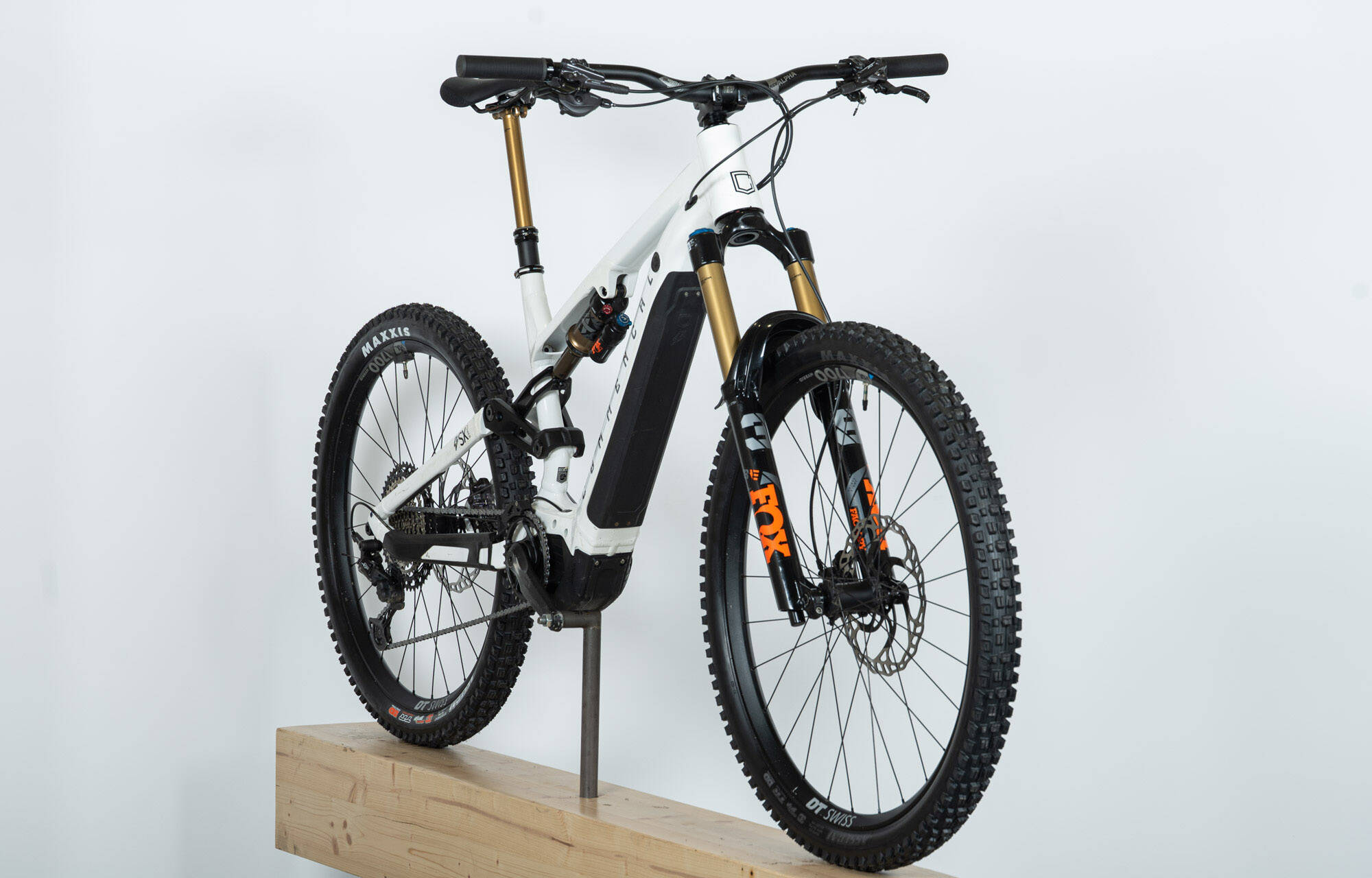 COMMENCAL META POWER SX BOSCH SIGNATURE PURE WHITE - L (22181903) 2251 km image large number 2
