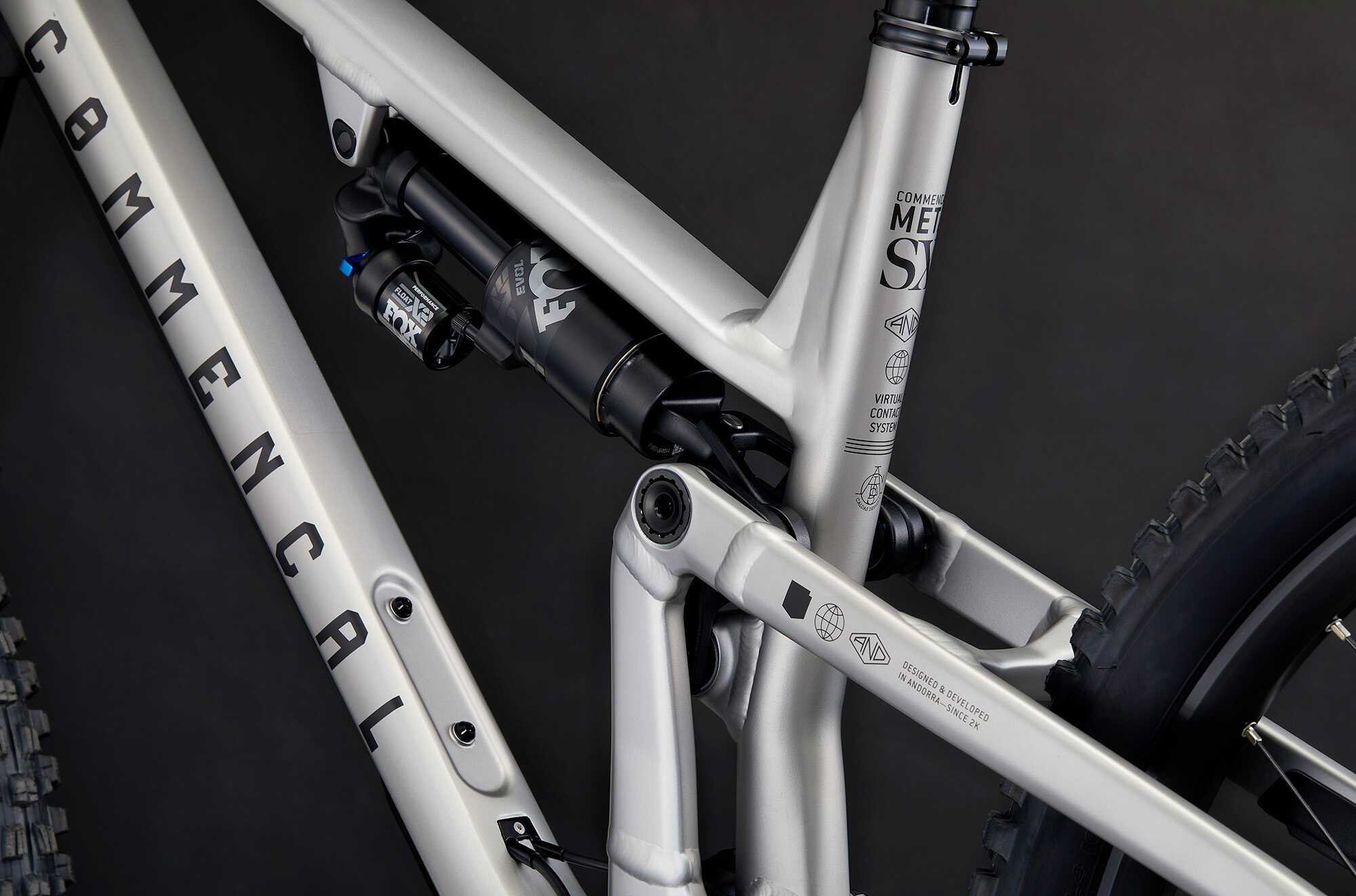 COMMENCAL META SX V5 ESSENTIAL SILVER image large number 8