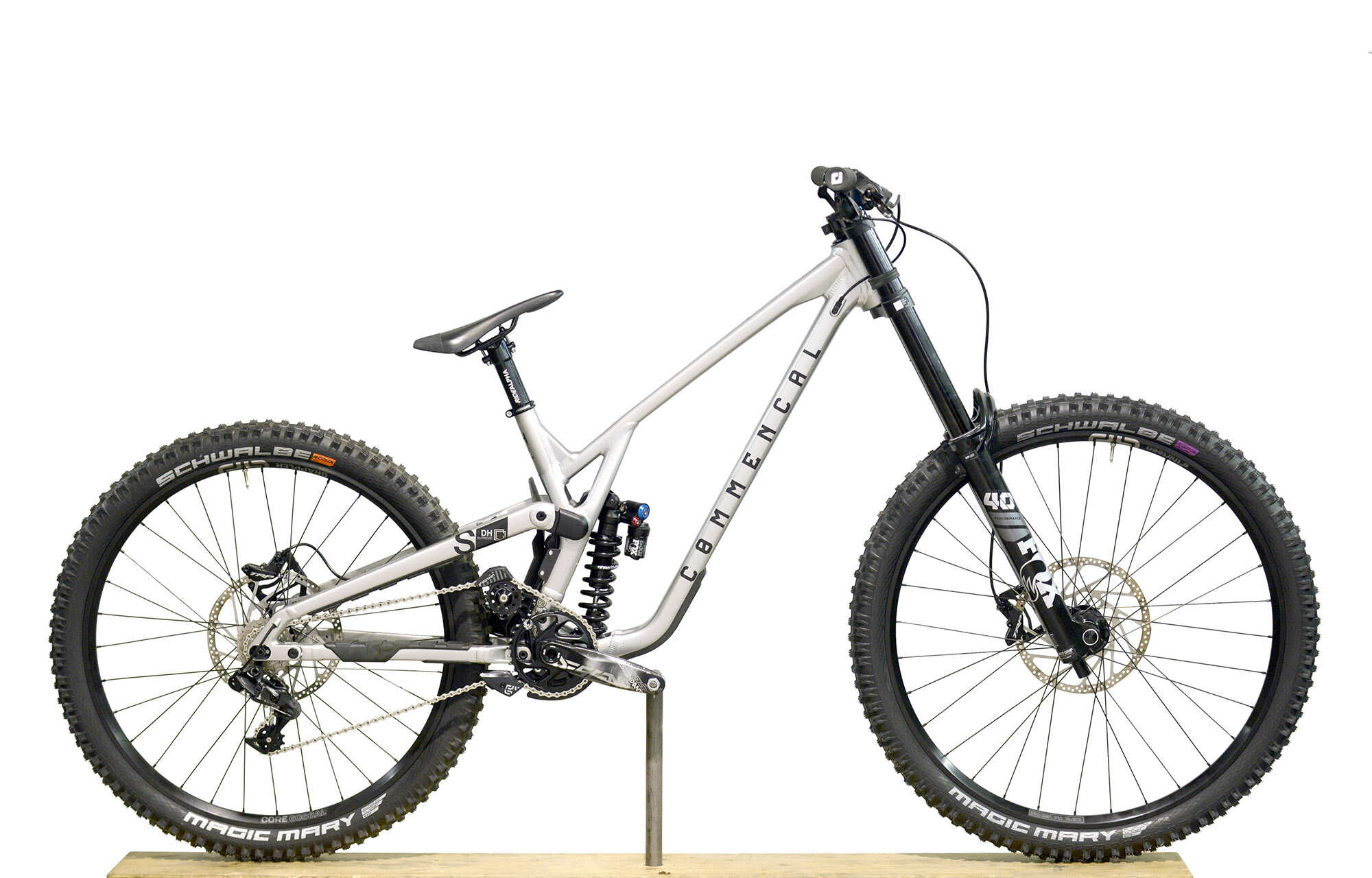 COMMENCAL SUPREME DH V5 ESSENTIAL SILVER - M (23150902) image number null