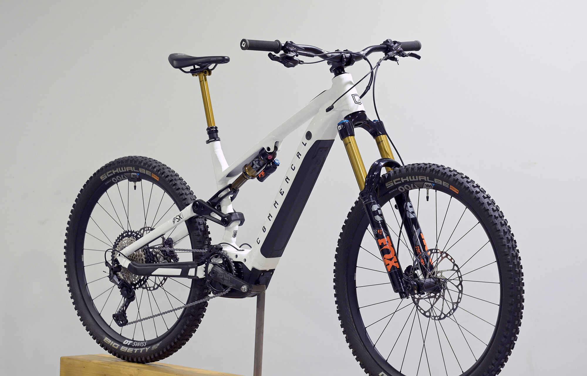 COMMENCAL META POWER SX BOSCH SIGNATURE PURE WHITE - L (22181903) 254 km image large number 2
