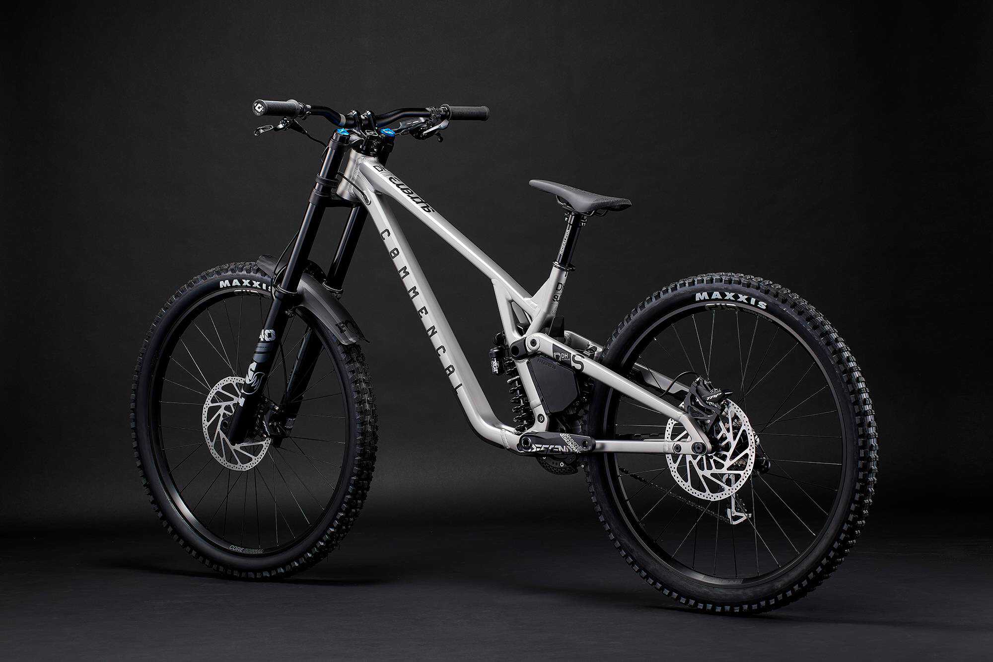 COMMENCAL SUPREME DH V5 ESSENTIAL SILVER image large number 2