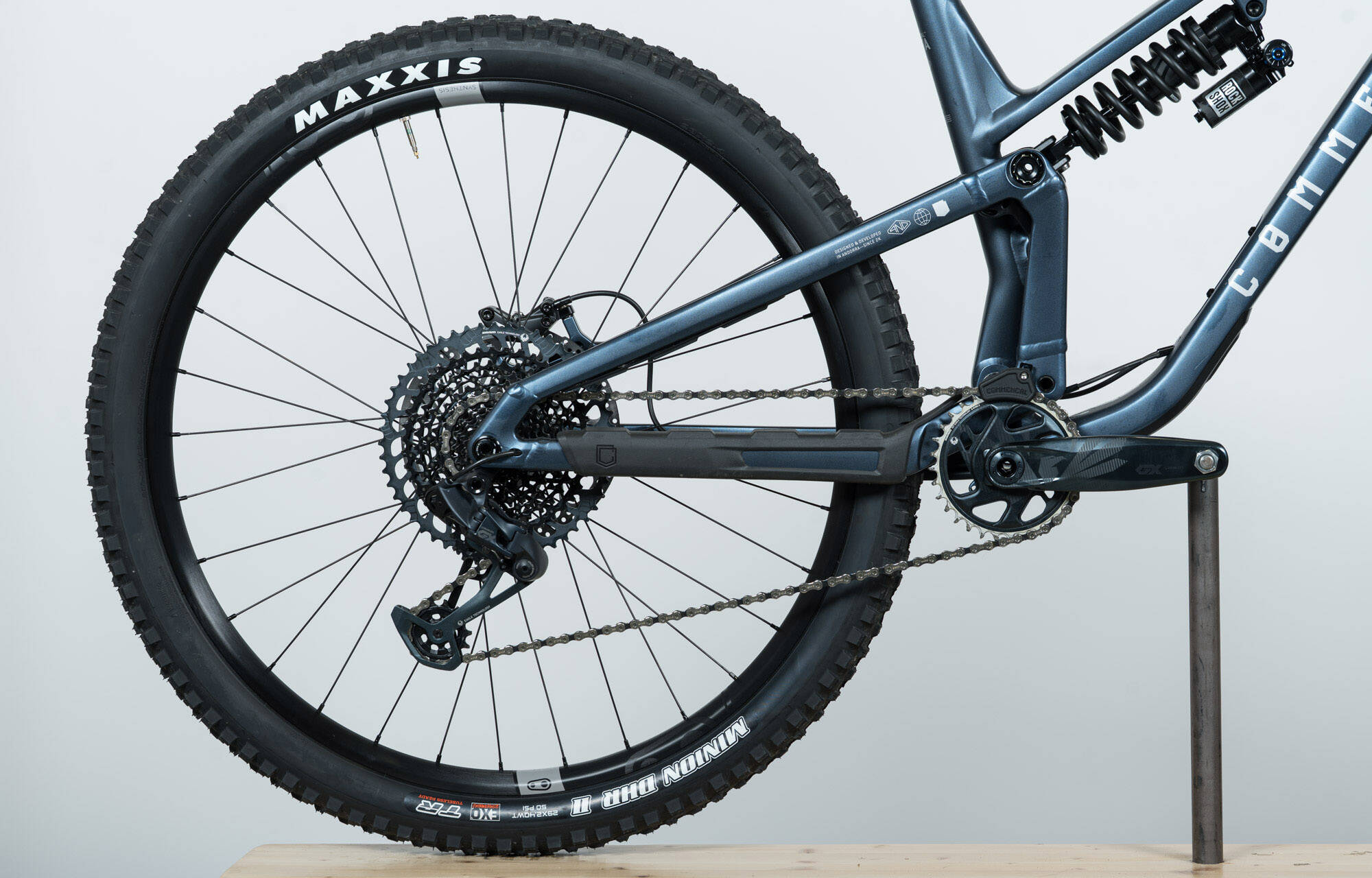 COMMENCAL META V5 RACE SPARKLY BLUE - L (23121303) image large number 0