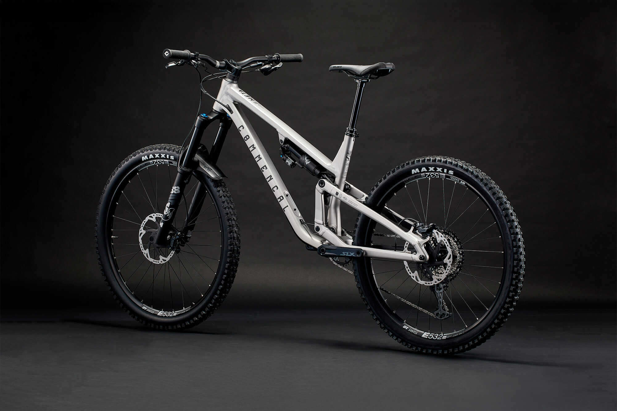 COMMENCAL META SX V5 ESSENTIAL SILVER image large number 2